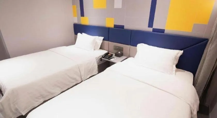 Bed in 7 Days Inn Fuzhou Three Lanes and Seven Alleys Dongjiekou Metro Station