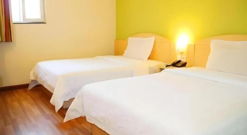 Bed in 7 Days Inn Fuzhou Three Lanes and Seven Alleys Dongjiekou Metro Station