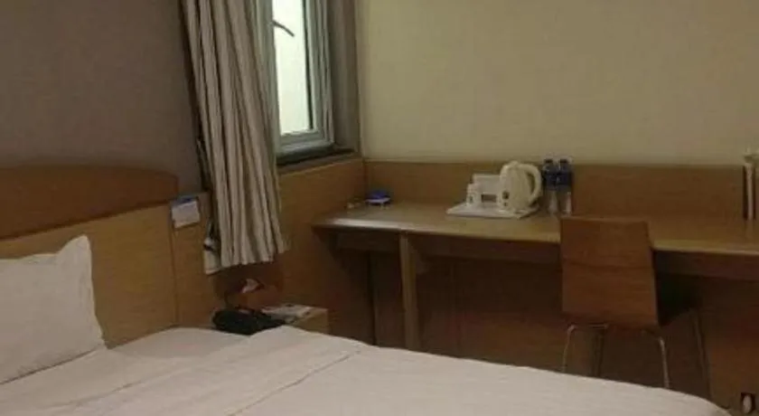 Bed in 7 Days Inn Fuzhou Three Lanes and Seven Alleys Dongjiekou Metro Station