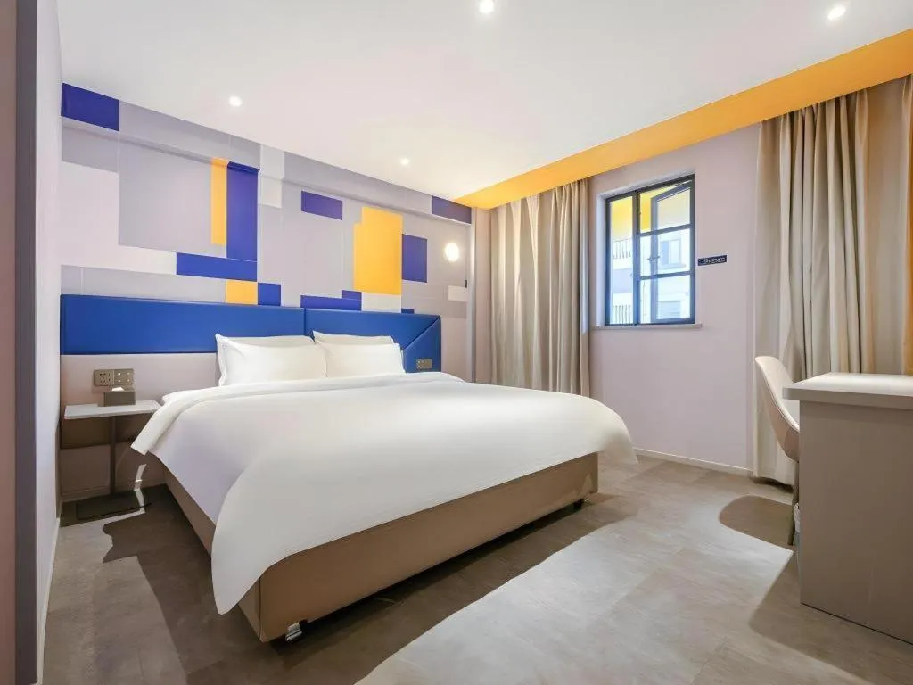 Bed in 7 Days Inn Fuzhou Three Lanes and Seven Alleys Dongjiekou Metro Station