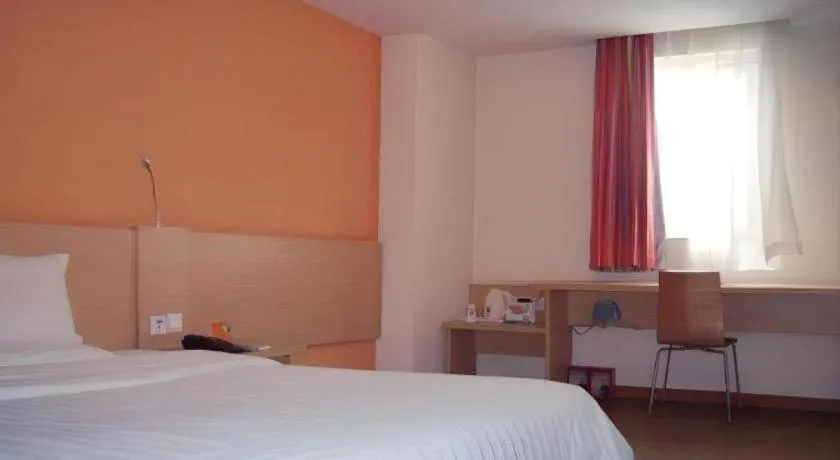 Bed in 7 Days Inn Fuzhou Three Lanes and Seven Alleys Dongjiekou Metro Station