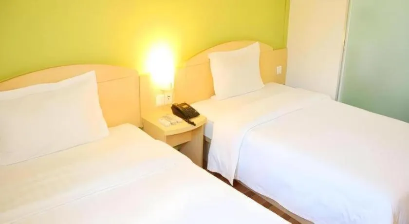 Bed in 7 Days Inn Fuzhou Three Lanes and Seven Alleys Dongjiekou Metro Station
