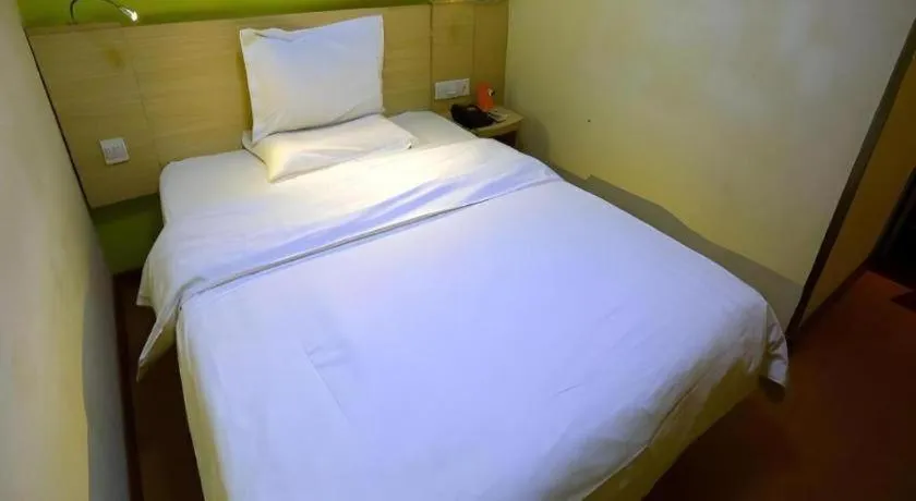 Bed in 7 Days Inn Fuzhou Three Lanes and Seven Alleys Dongjiekou Metro Station