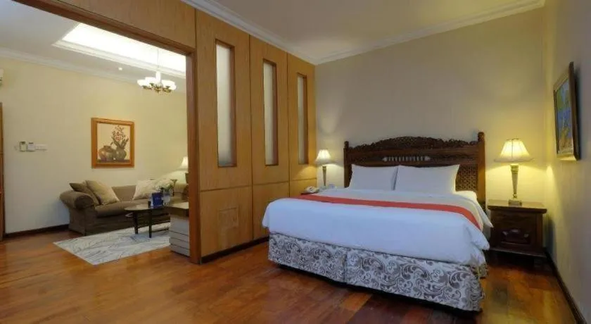 Bed in Diamond Hotel Solo