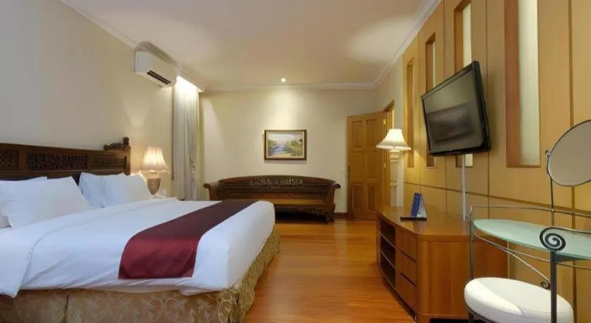 Bed in Diamond Hotel Solo