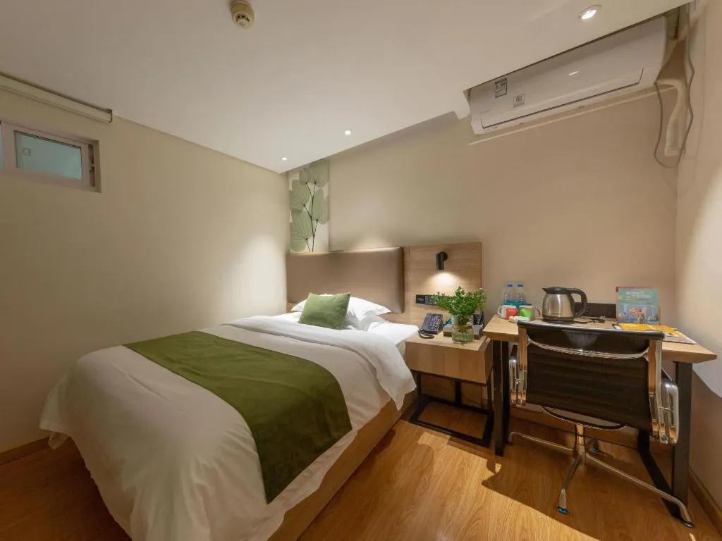 Bed in GreenTree Inn Changzhou Times Plaza Business Hotel