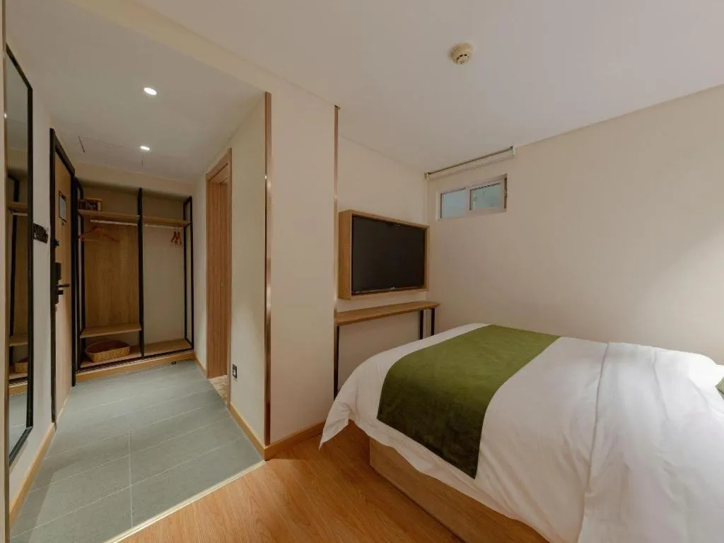 Bed in GreenTree Inn Changzhou Times Plaza Business Hotel