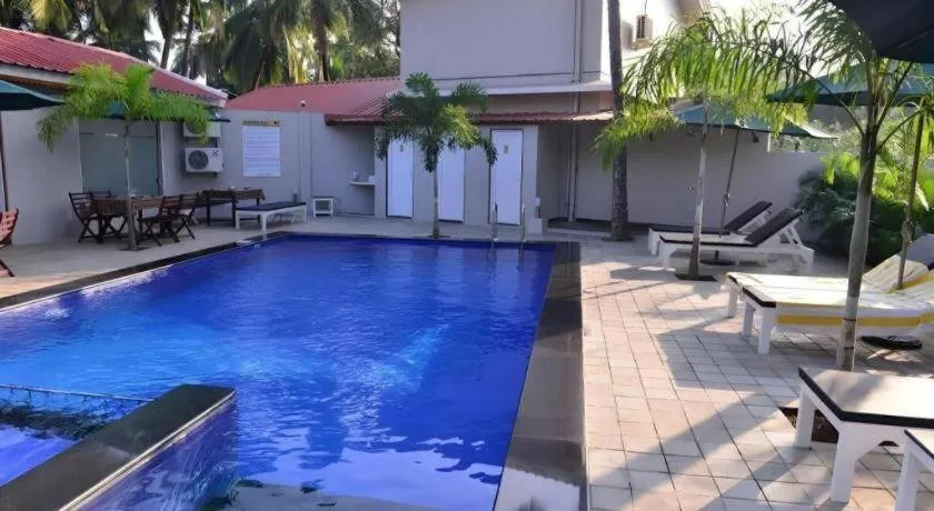 Majestic Beach Comforts - Beachfront