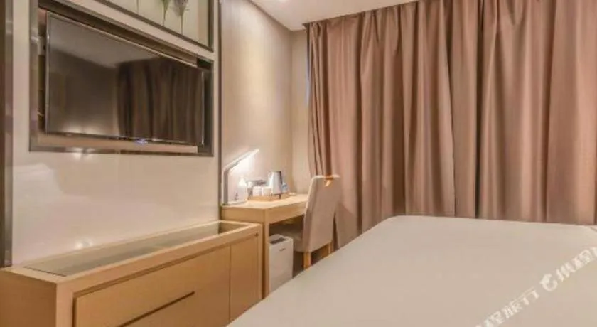 Bed in Lavande Hotel Qingdao North Station Siliu South Road