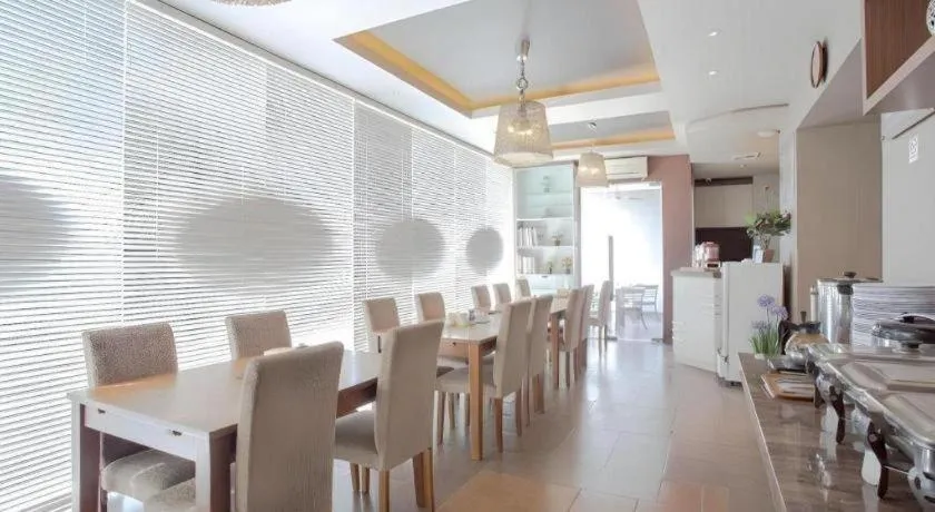 Life Emerald Hotel Surabaya