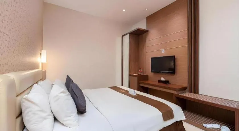 Bed in Life Emerald Hotel Surabaya