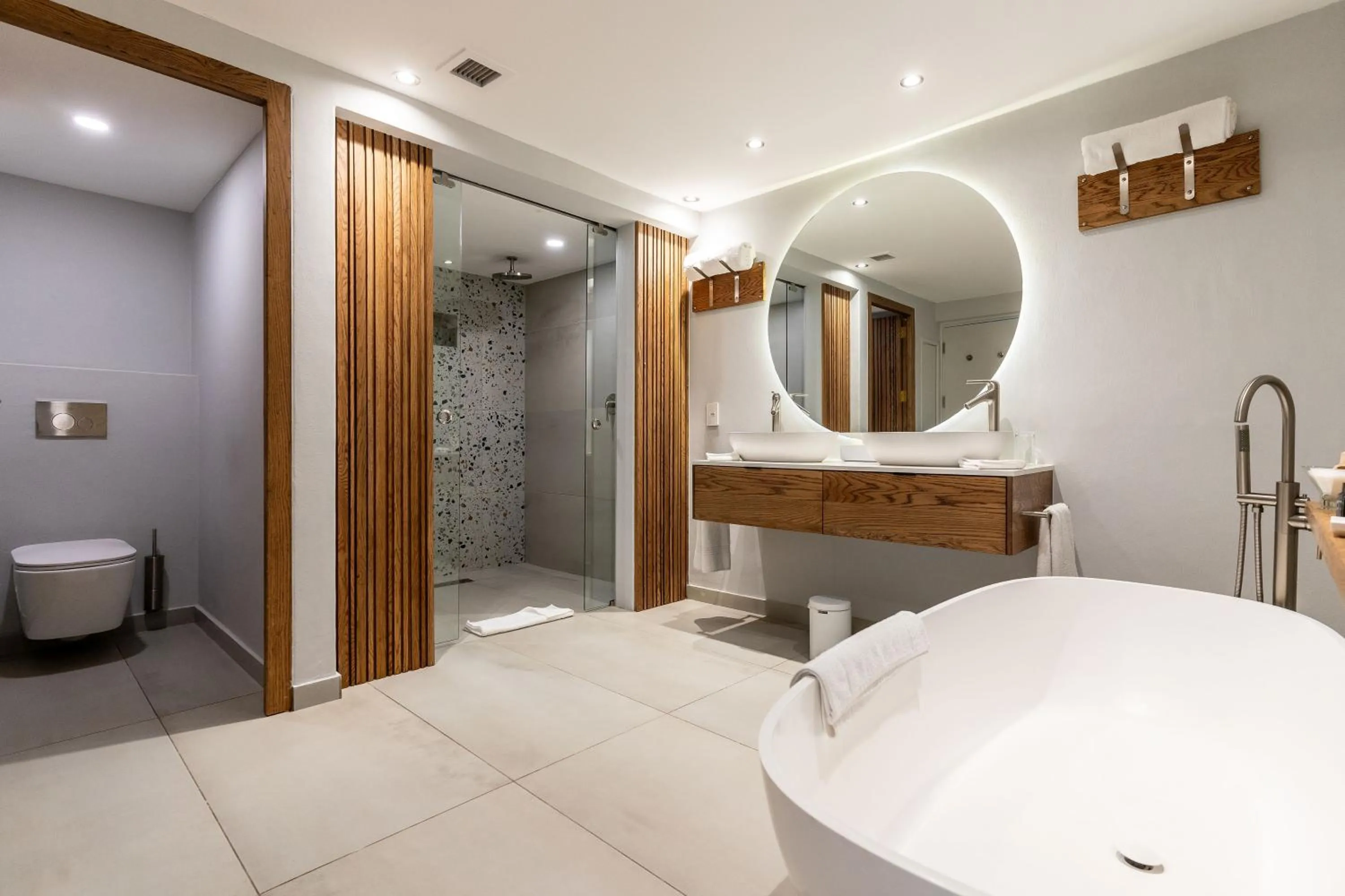 Shower in The Bay Hotel