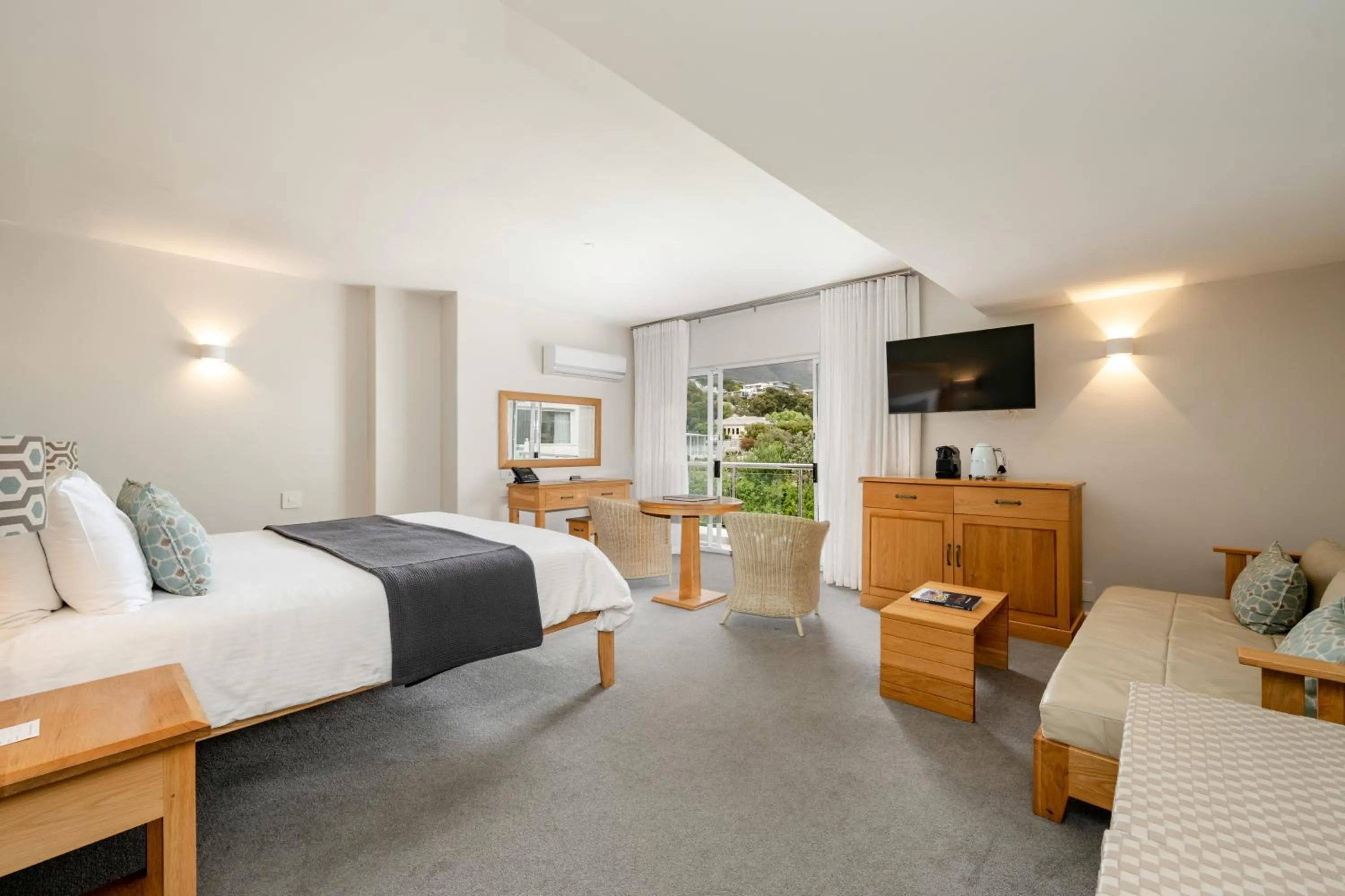 Photo of the whole room, Bed in The Bay Hotel