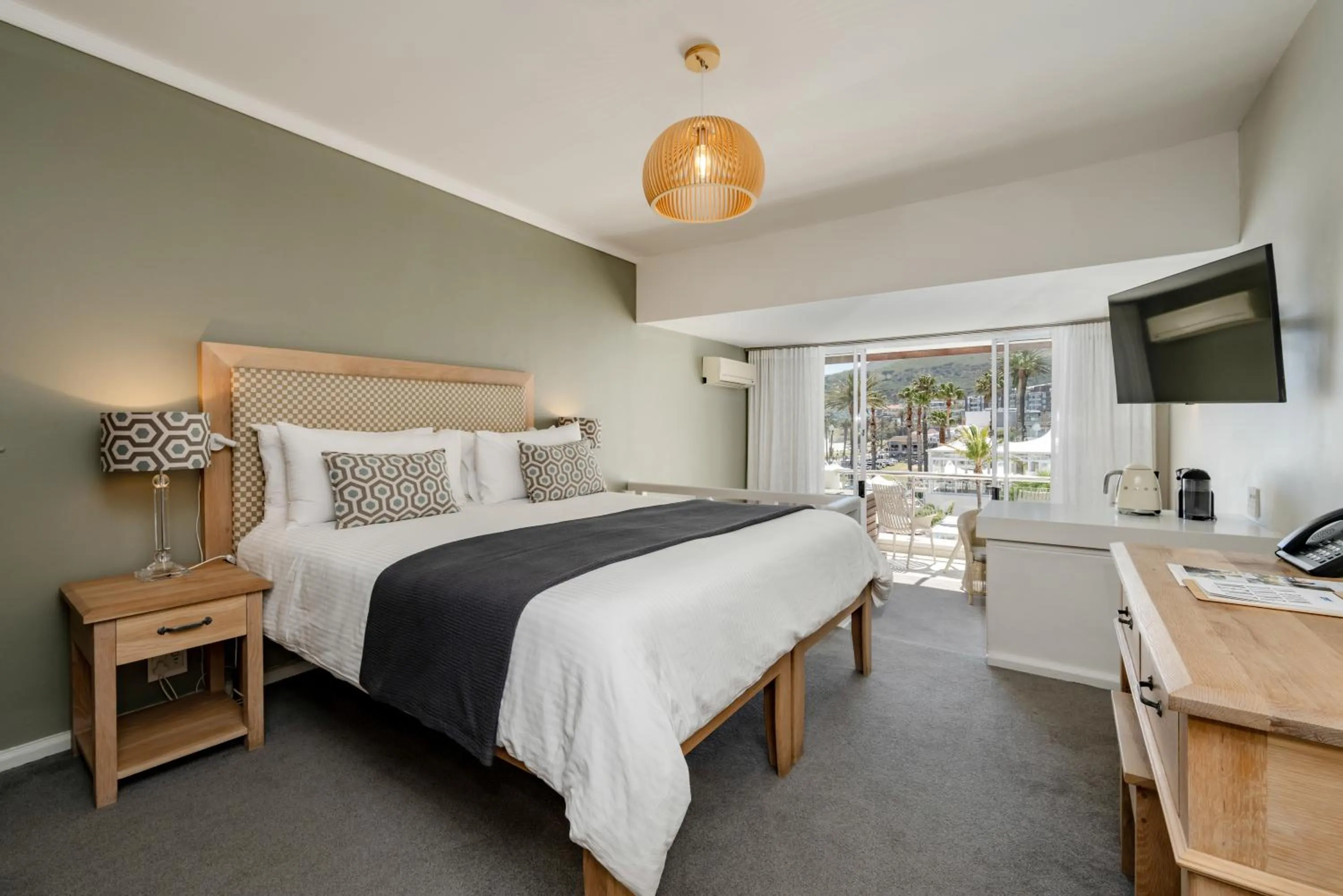 Bedroom, Bed in The Bay Hotel