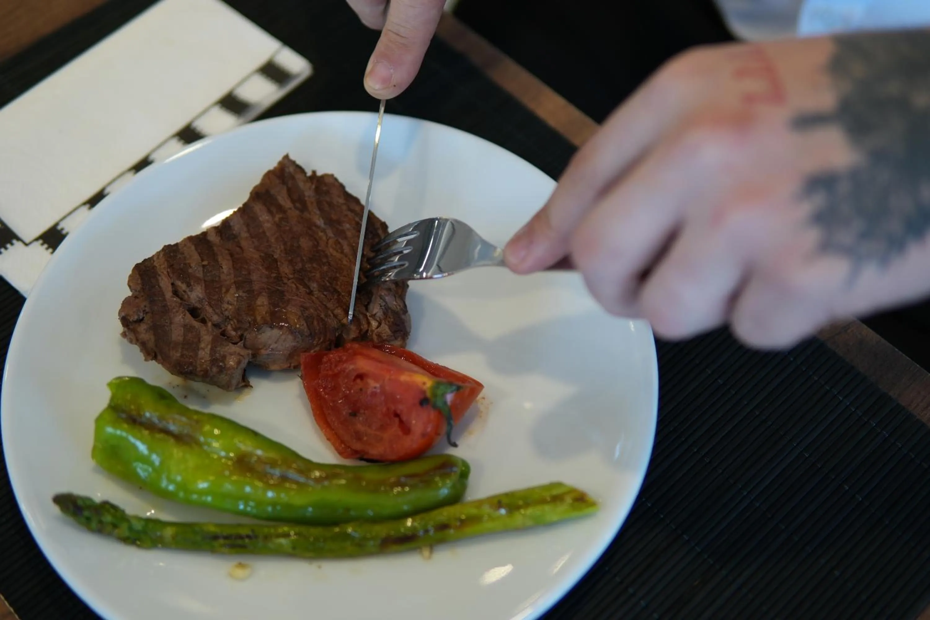 Restaurant/places to eat in Kent Room Hotel