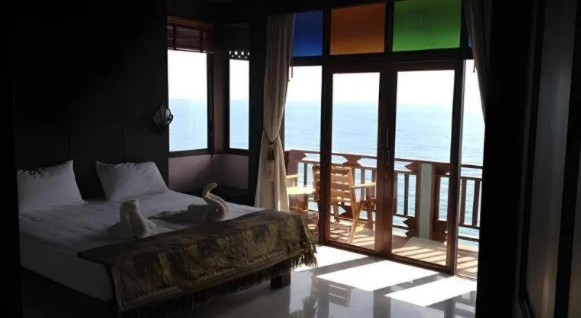 Bed in Diamond Cliff Beach Lanta Resort