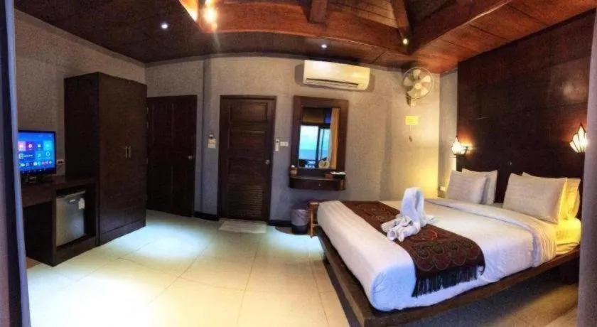 Bed in Diamond Cliff Beach Lanta Resort