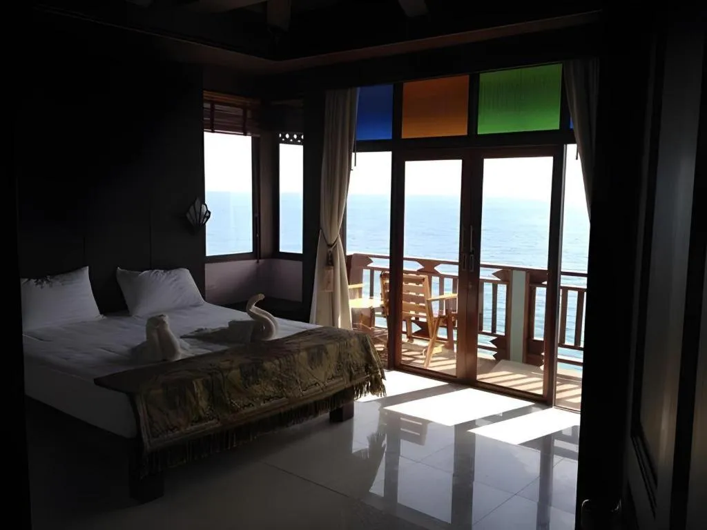 Bed in Diamond Cliff Beach Lanta Resort