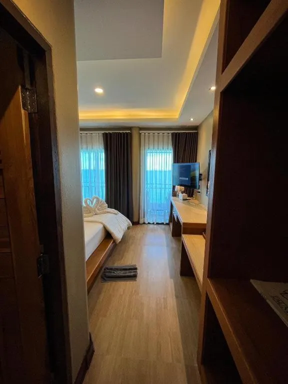 Bed in Diamond Cliff Beach Lanta Resort