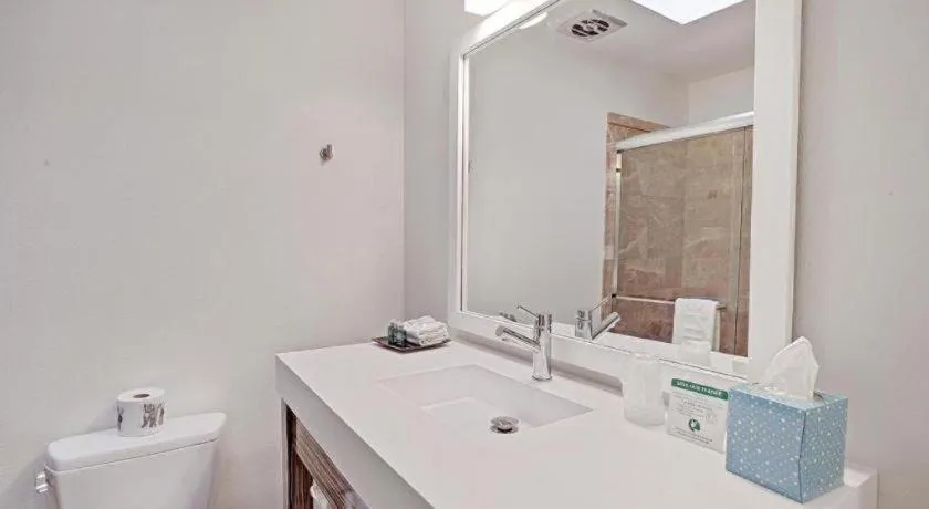 INNdulge Iconic Gay Men's Resort