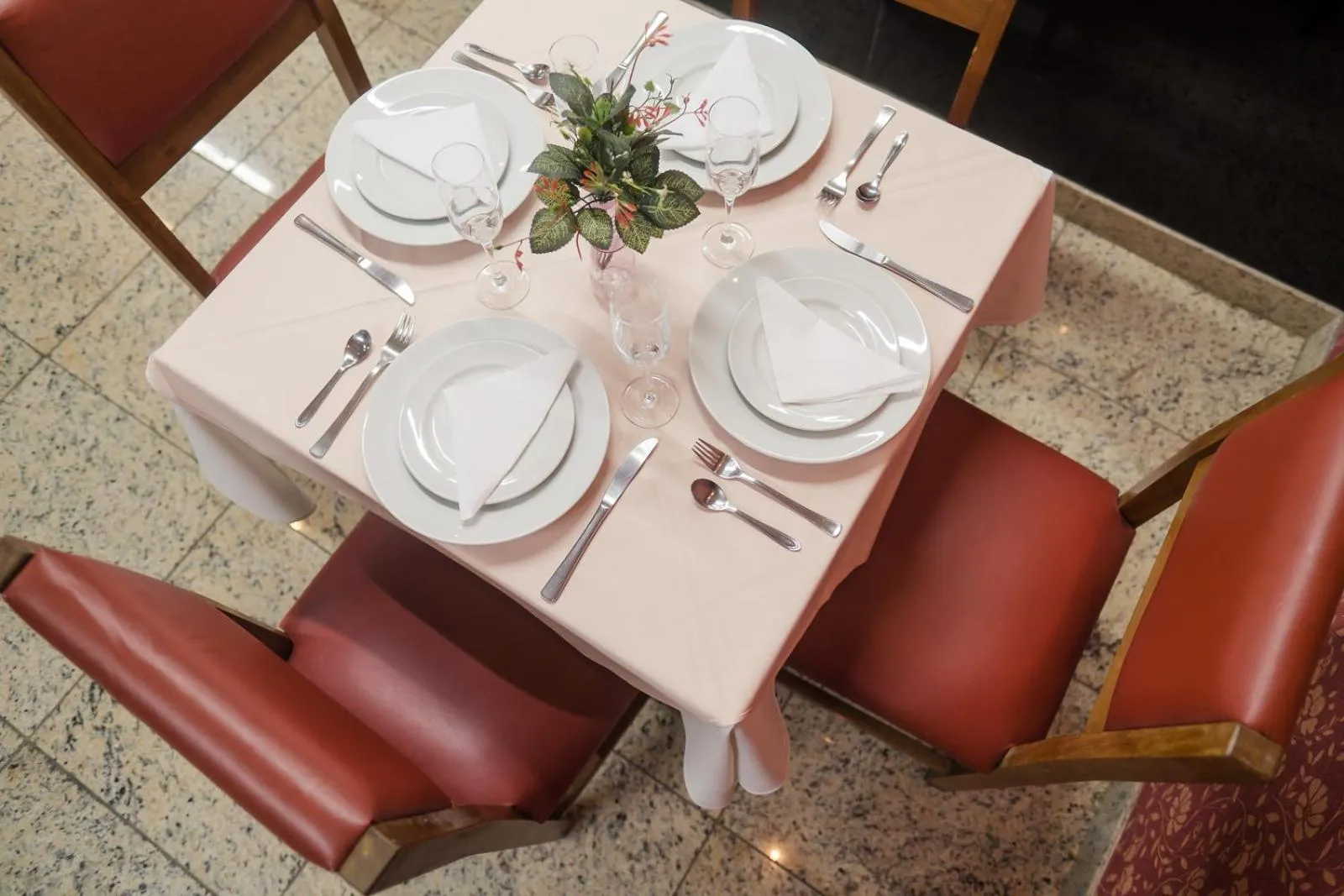 Restaurant/places to eat in Ibituruna Center Hotel