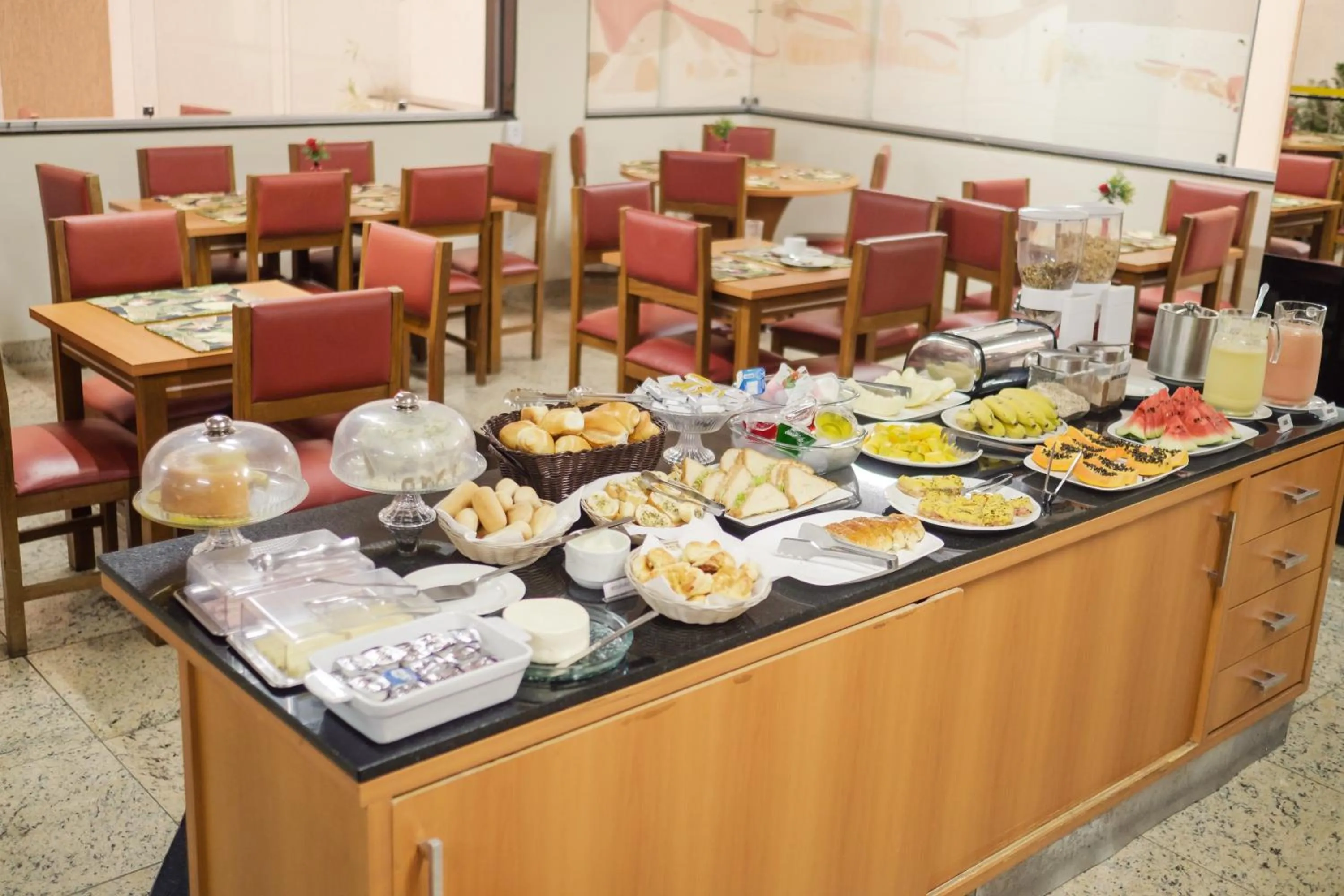 Breakfast in Ibituruna Center Hotel