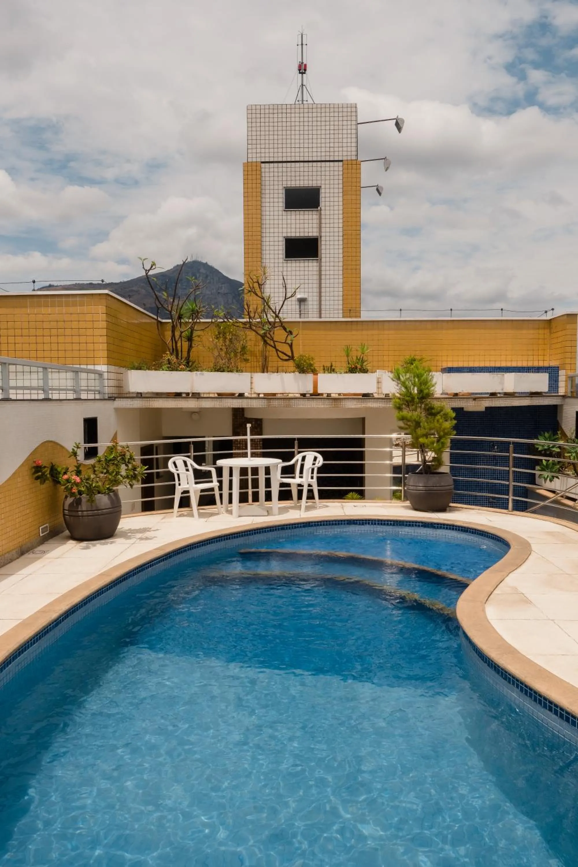 Swimming pool in Ibituruna Center Hotel
