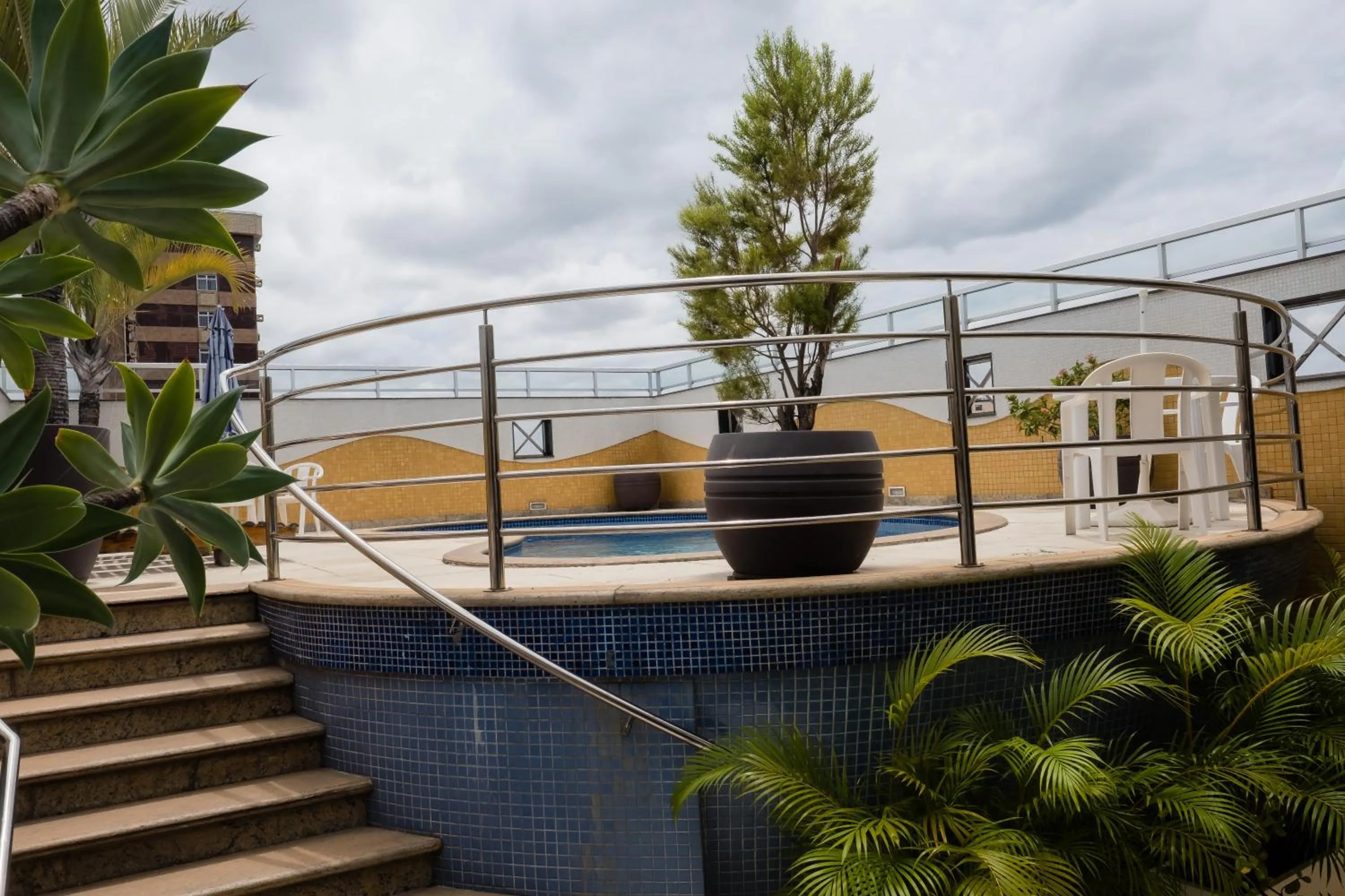 Swimming pool in Ibituruna Center Hotel