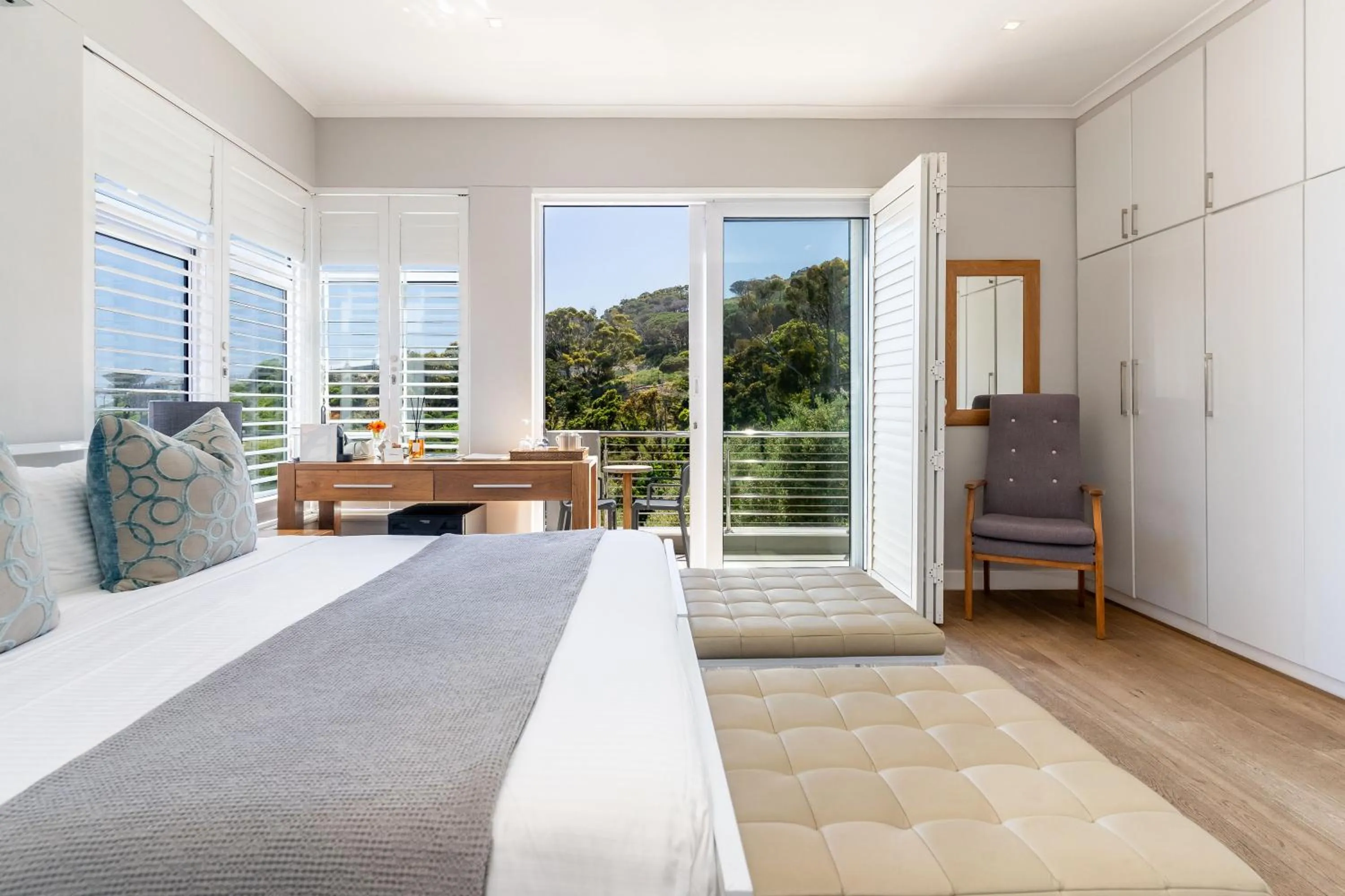 Bedroom, Bed in Camps Bay Retreat Hotel