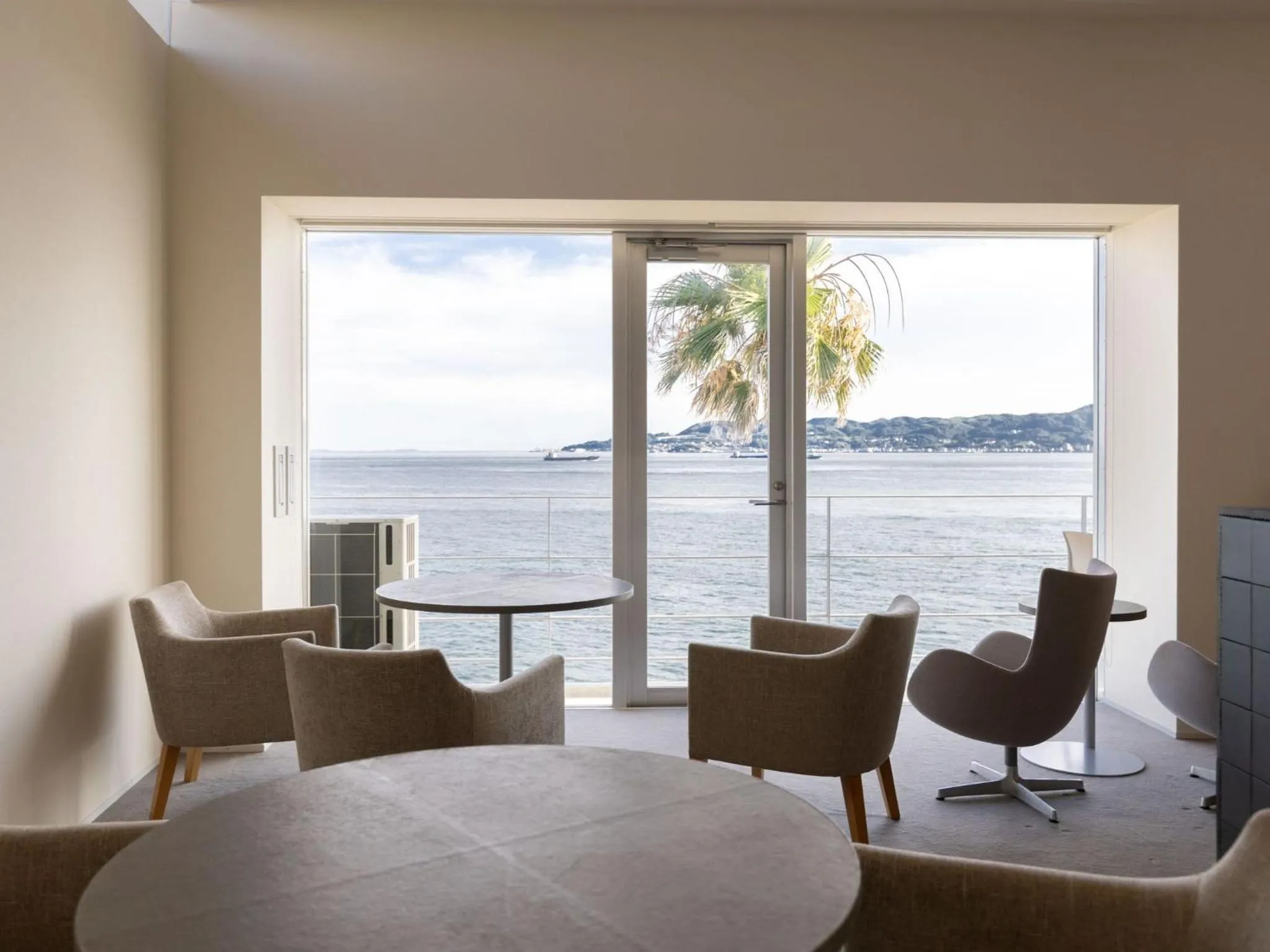 Communal lounge/ TV room in Hotel Setre Kobe Maiko