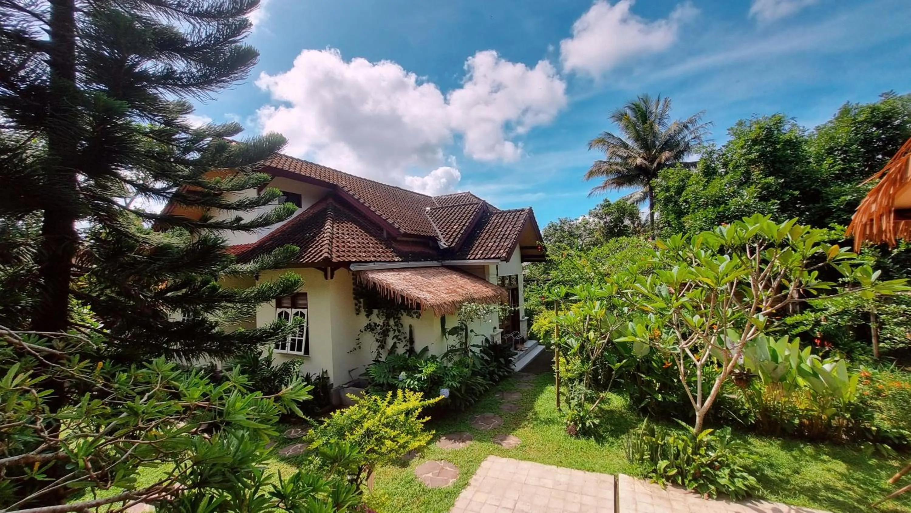 Property building in Les Rizieres Lombok