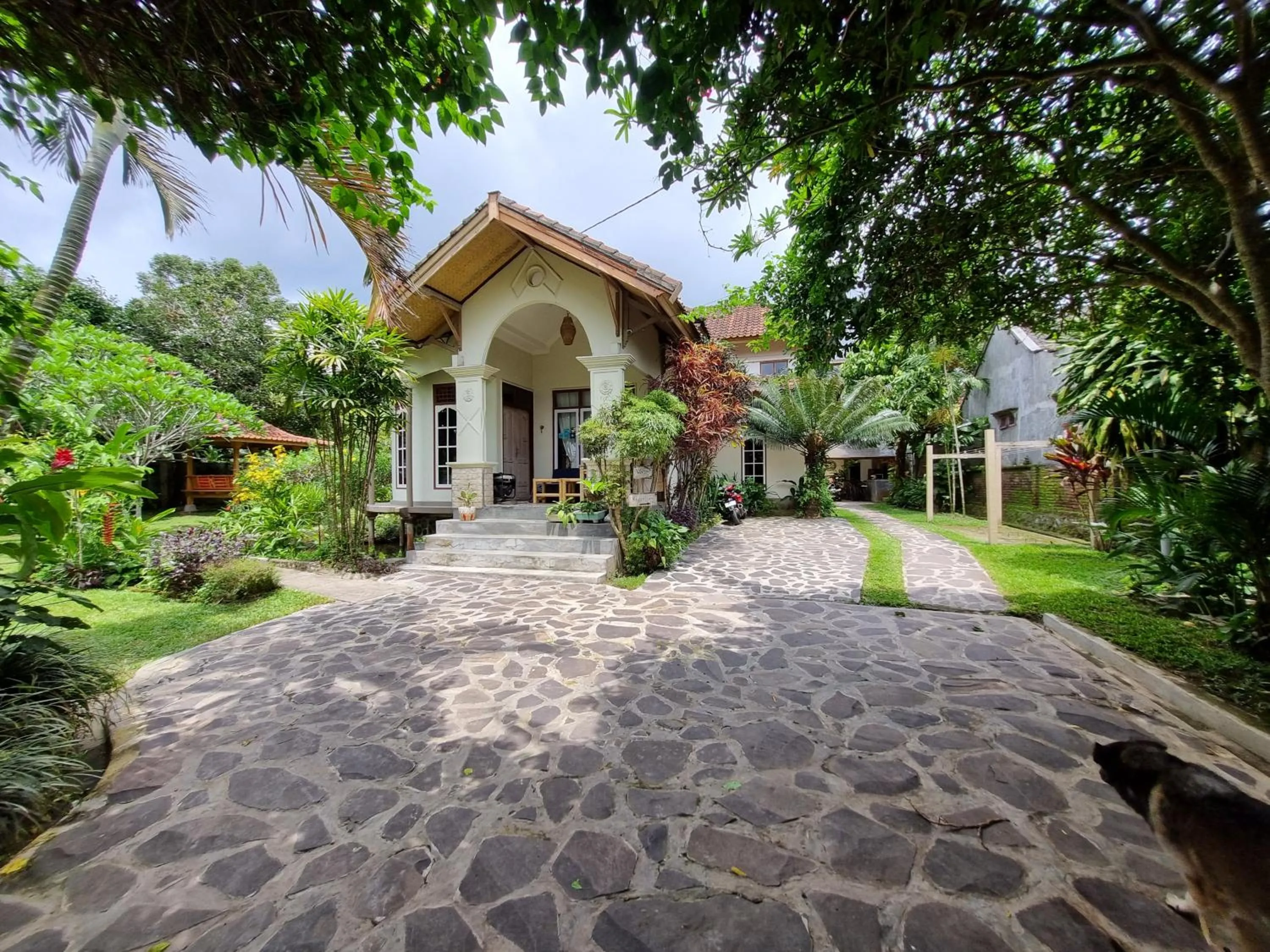 Property building in Les Rizieres Lombok