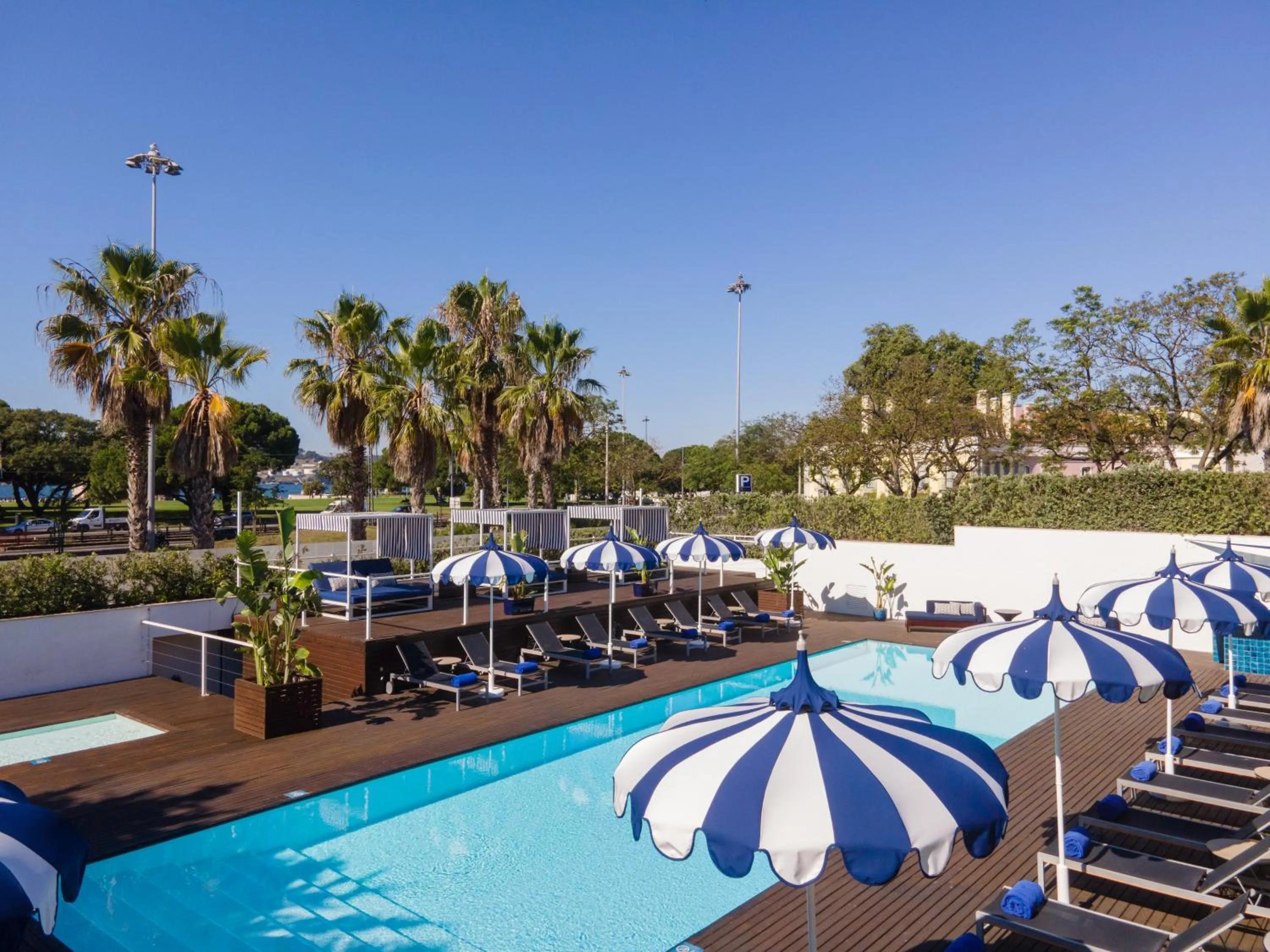 Swimming pool in Palácio do Governador - Lisbon Hotel & Spa