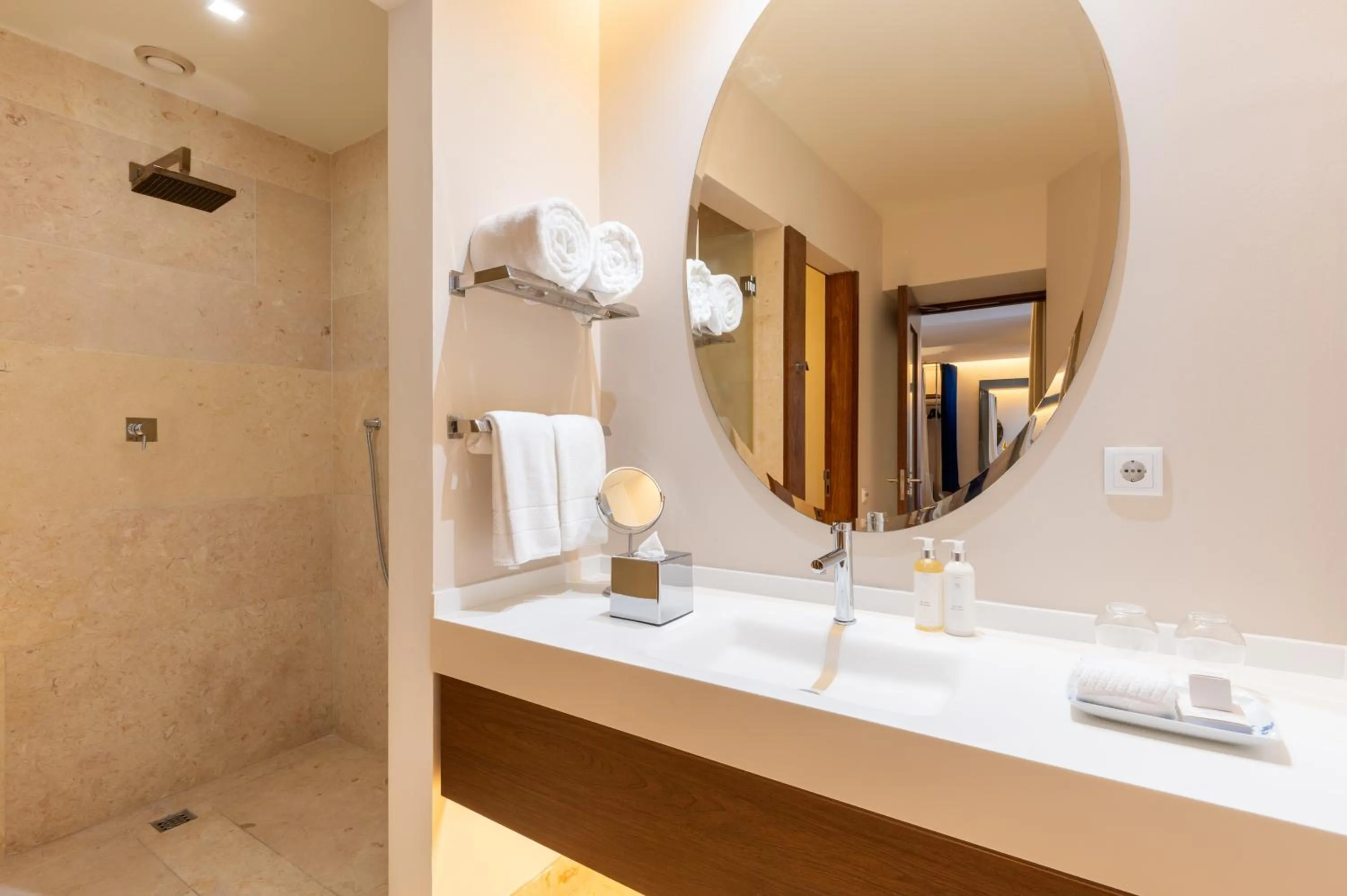 Bathroom in Palácio do Governador - Lisbon Hotel & Spa