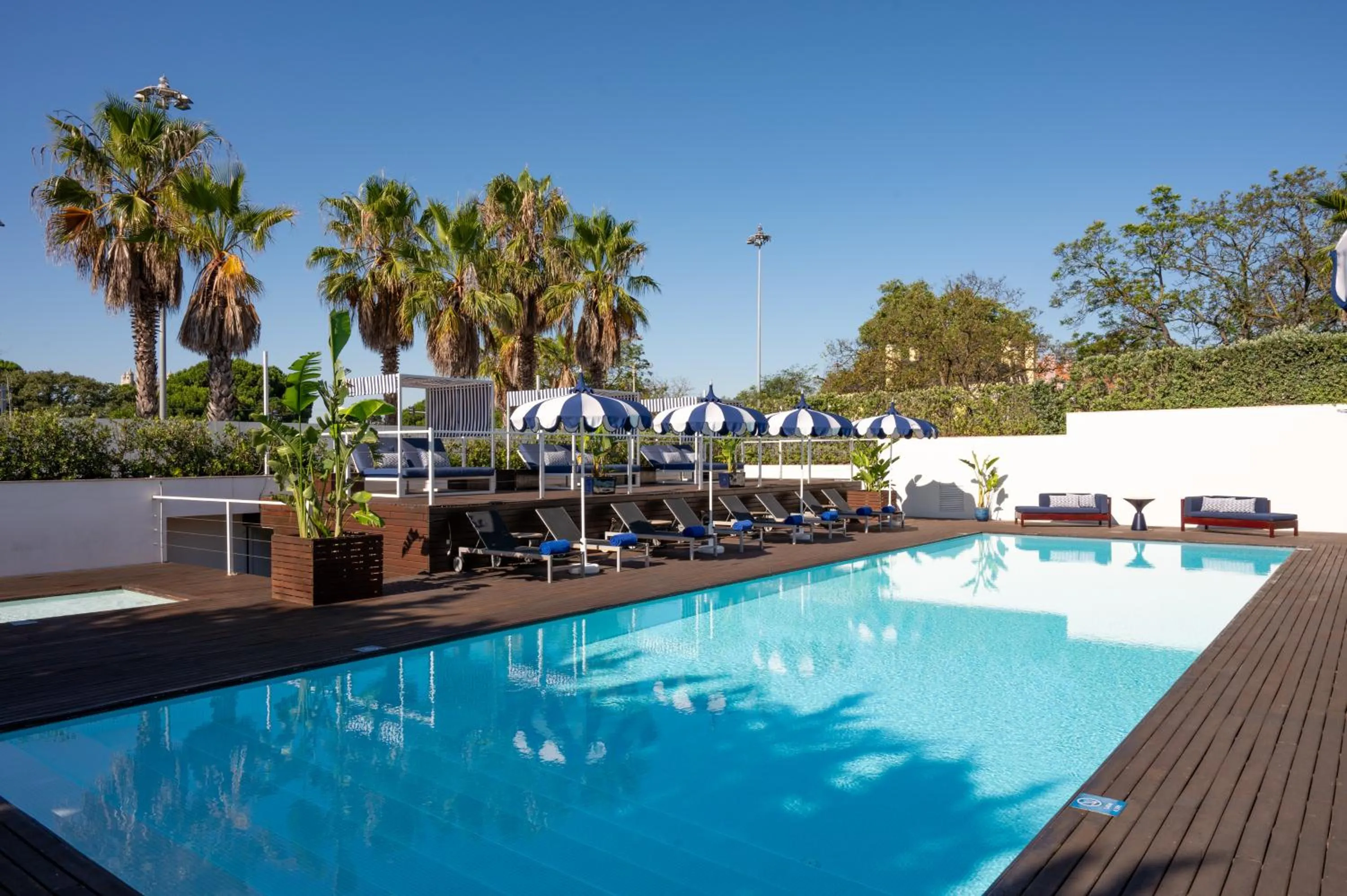Swimming pool in Palácio do Governador - Lisbon Hotel & Spa