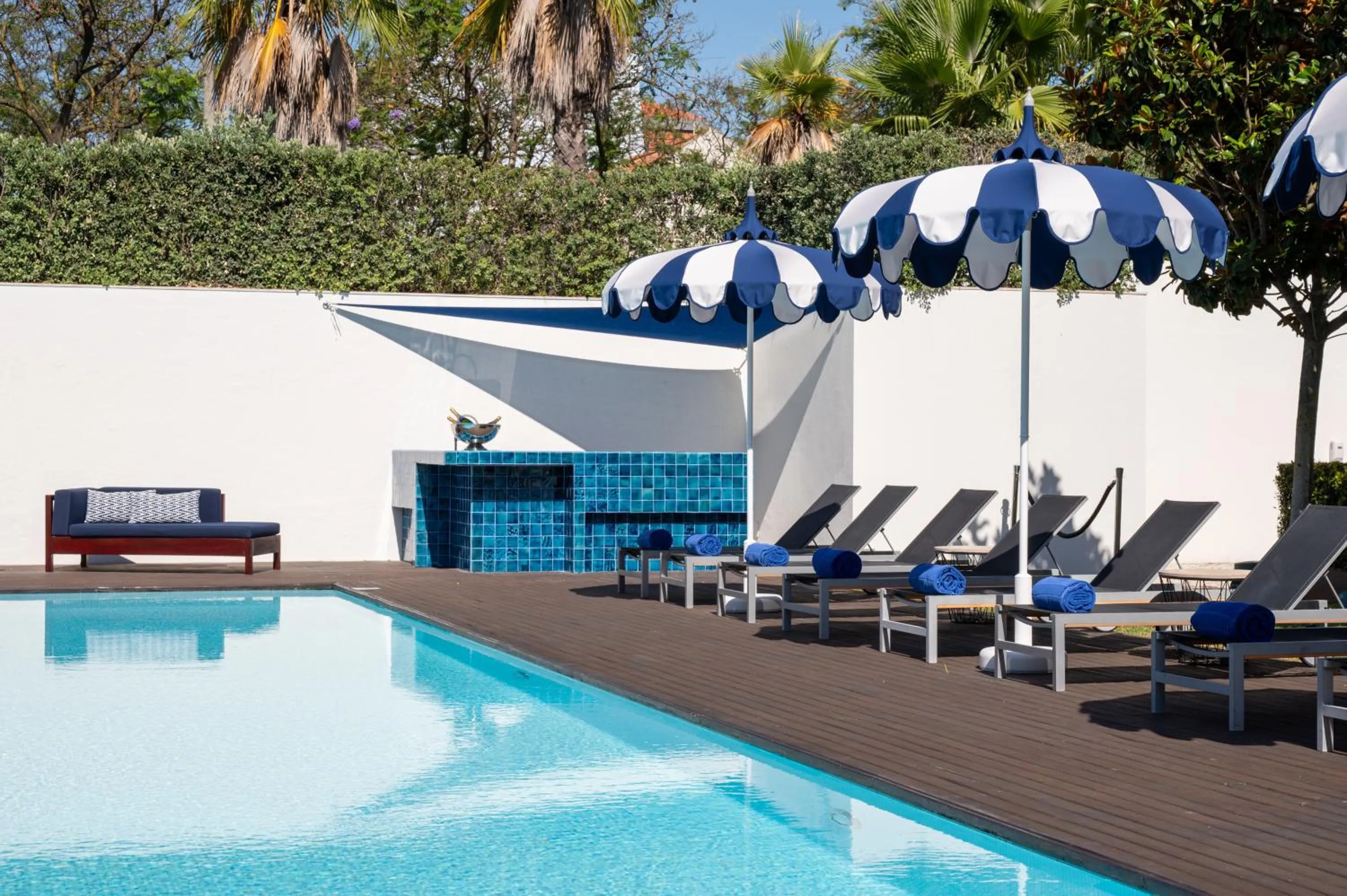 Swimming pool in Palácio do Governador - Lisbon Hotel & Spa