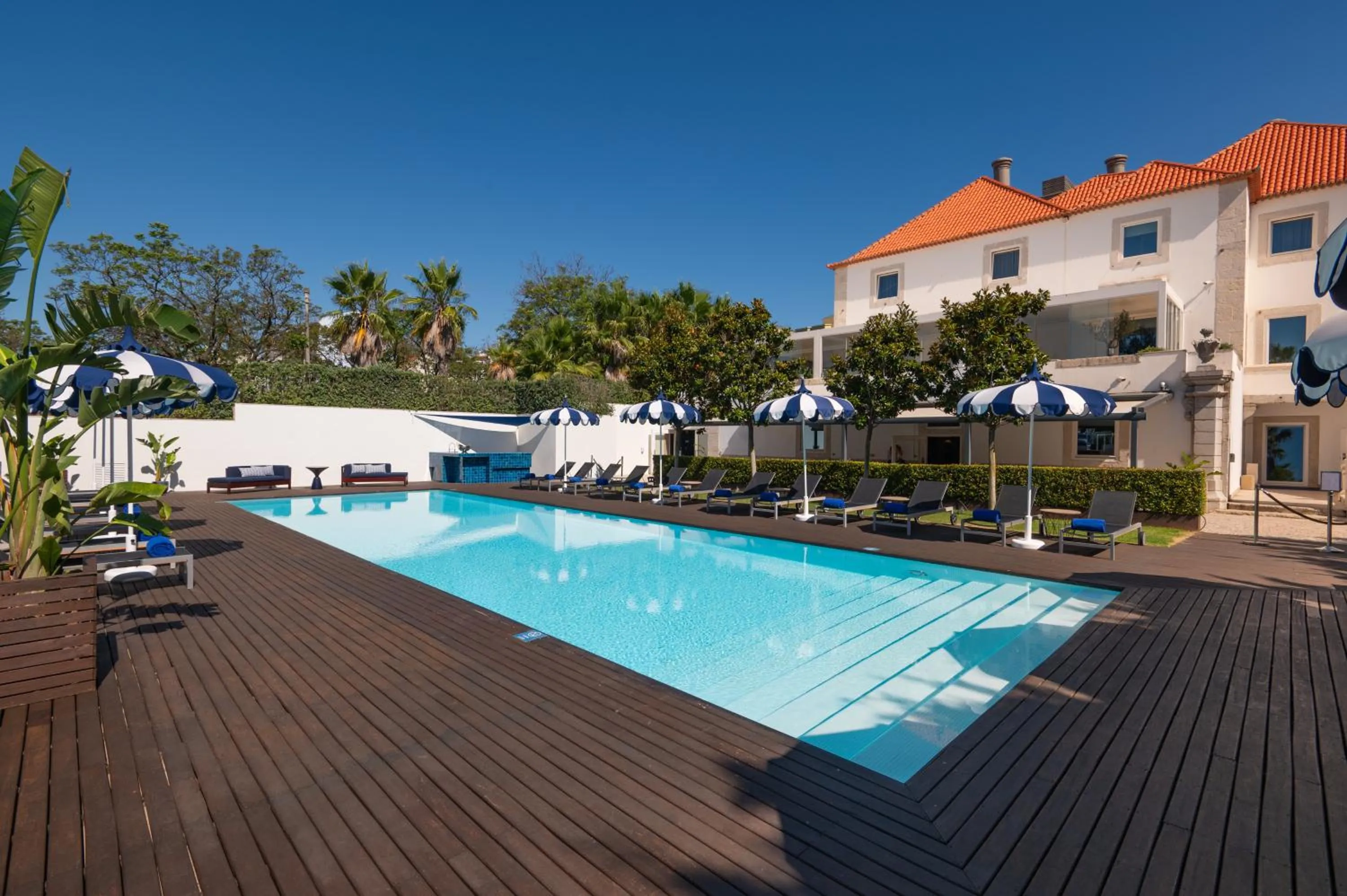 Swimming pool in Palácio do Governador - Lisbon Hotel & Spa