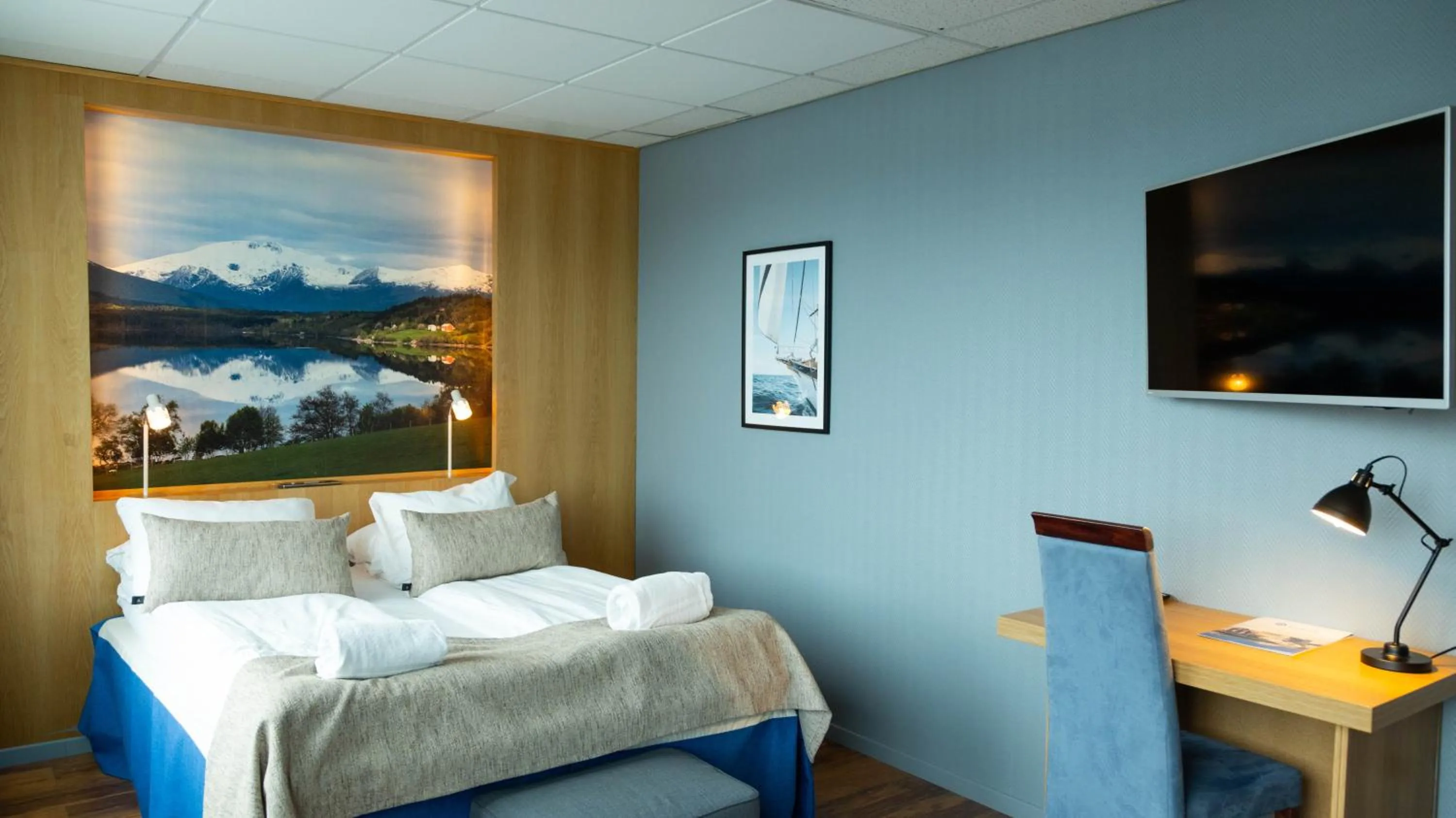 TV and multimedia, Bed in Vestnes Fjordhotell