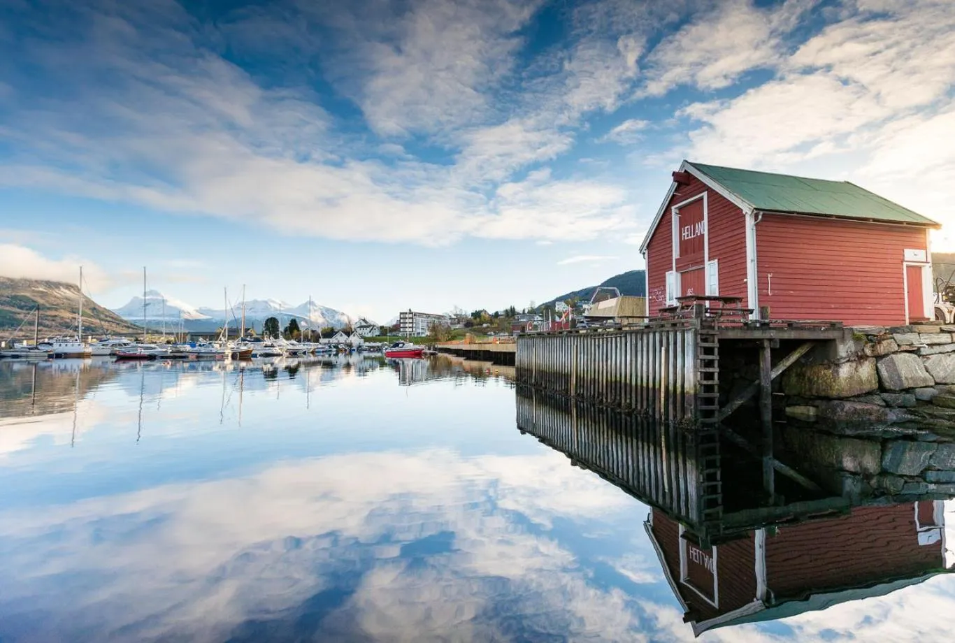 Mountain view in Vestnes Fjordhotell