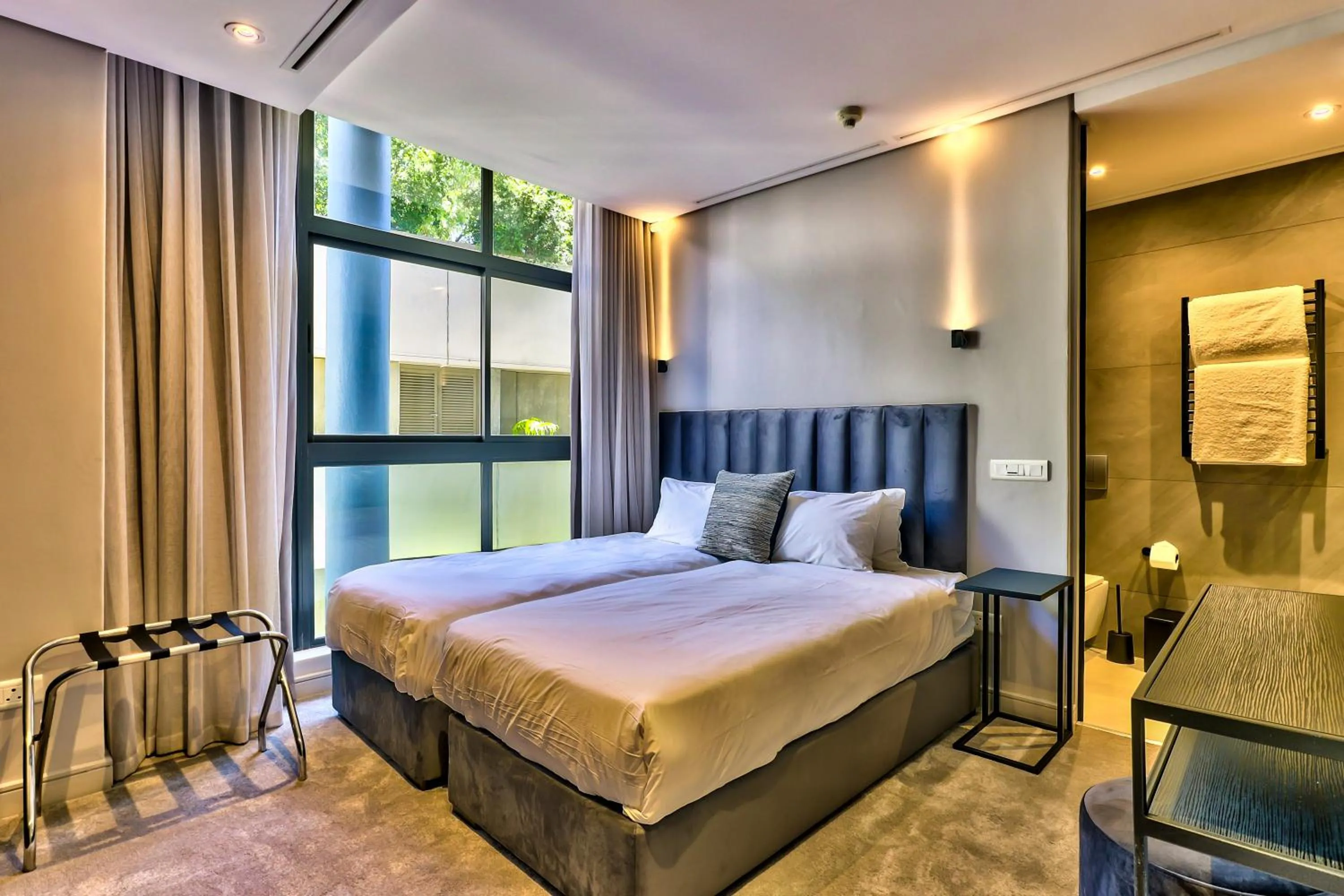 Bed in Waterfront Village