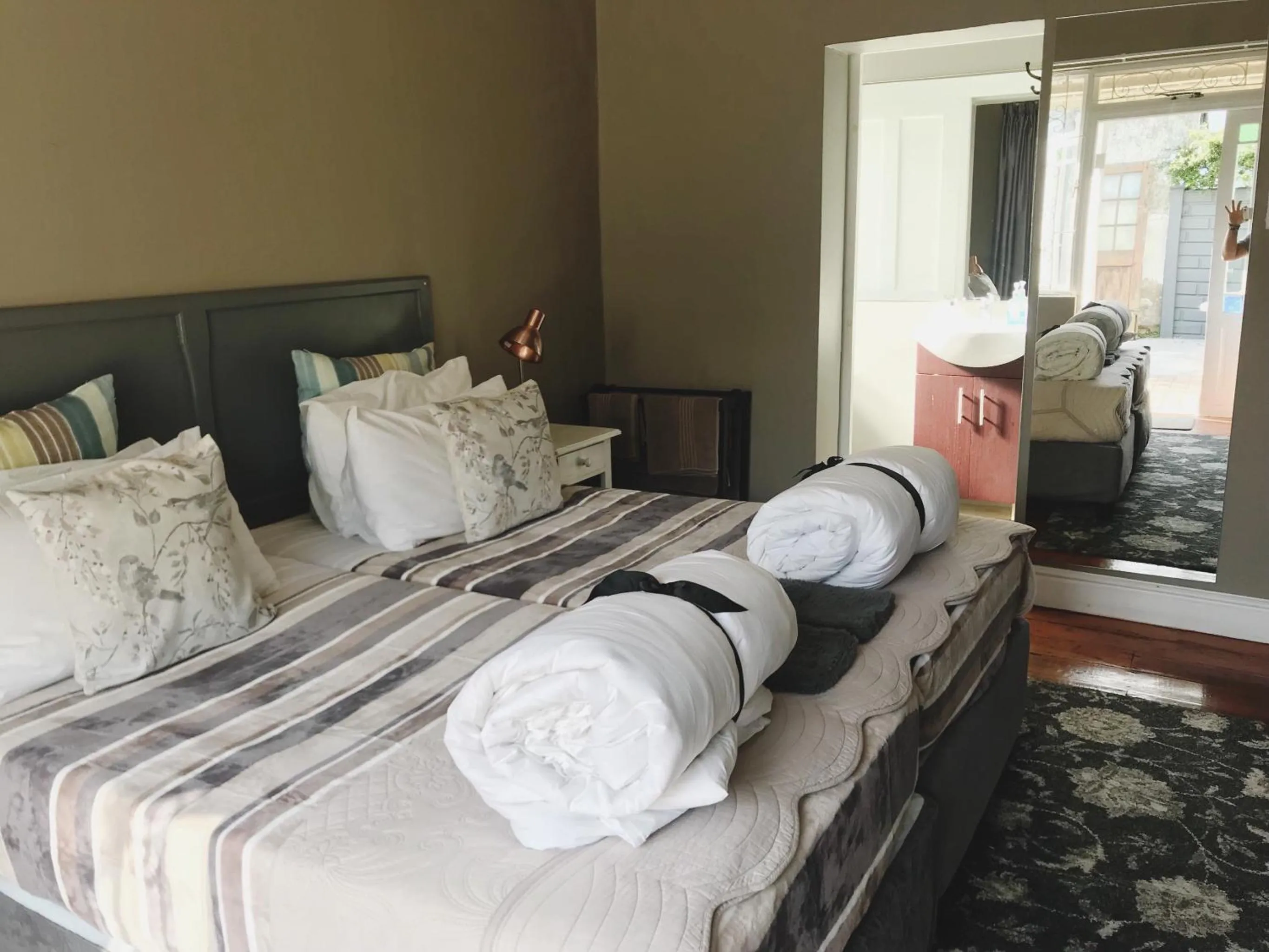 towels, Bed in 30 on Oatlands Road