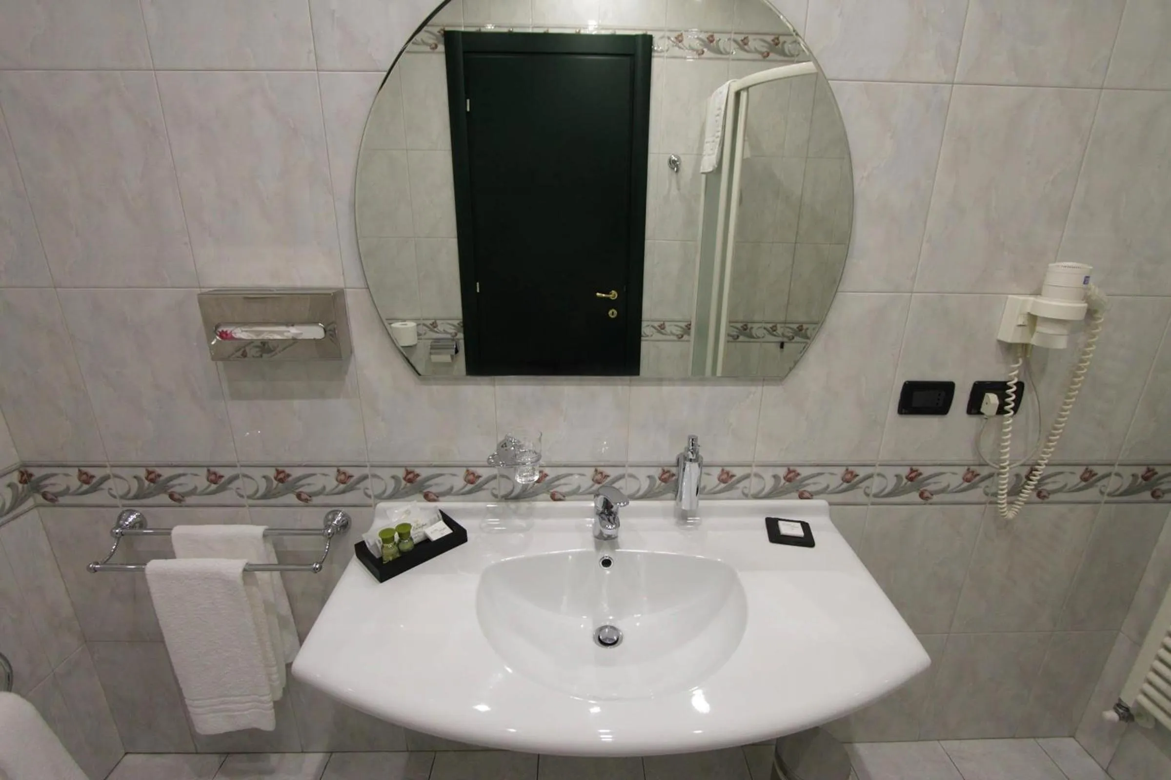 Bathroom in Hotel Europa