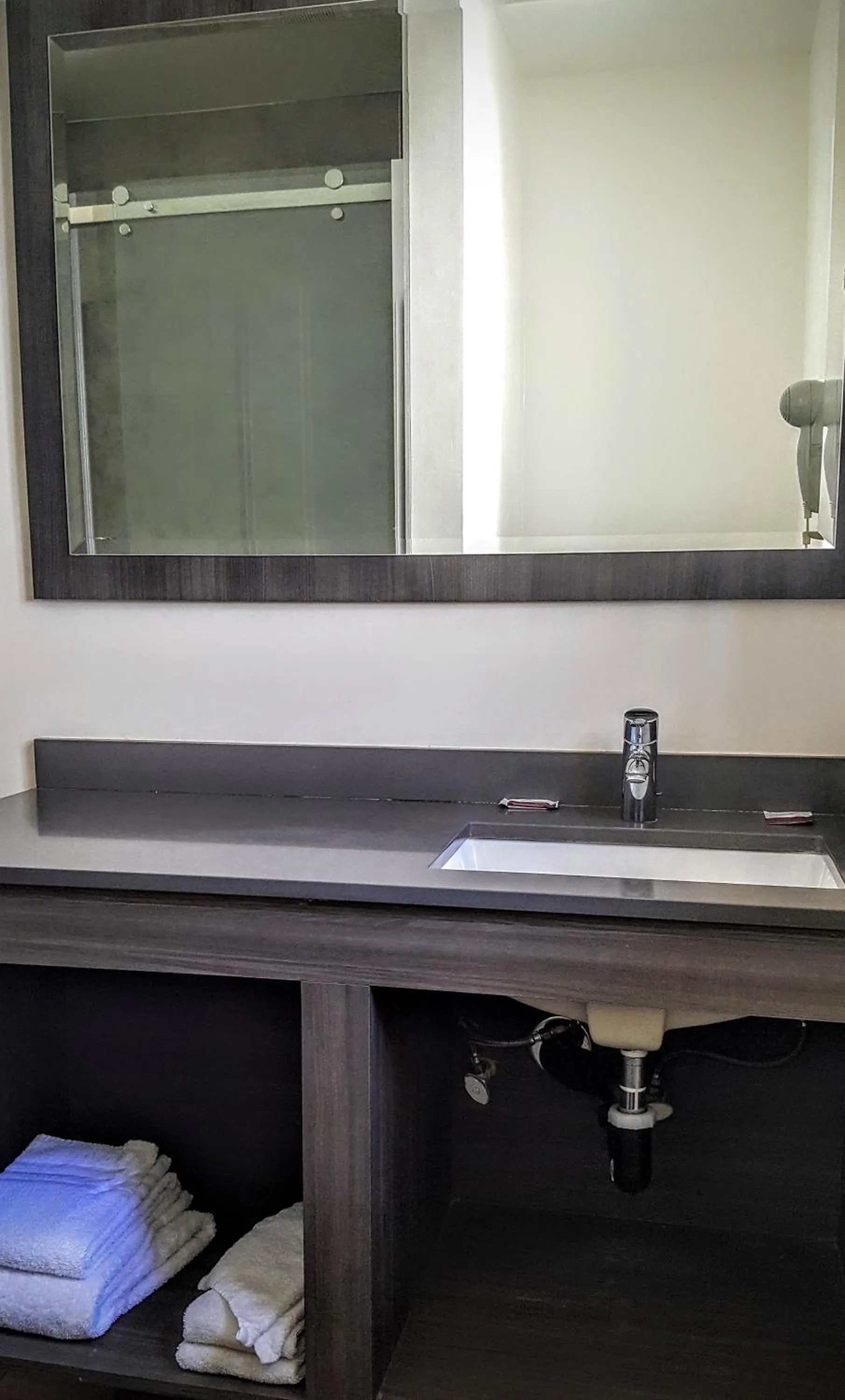 Bathroom in Jewel City Inn