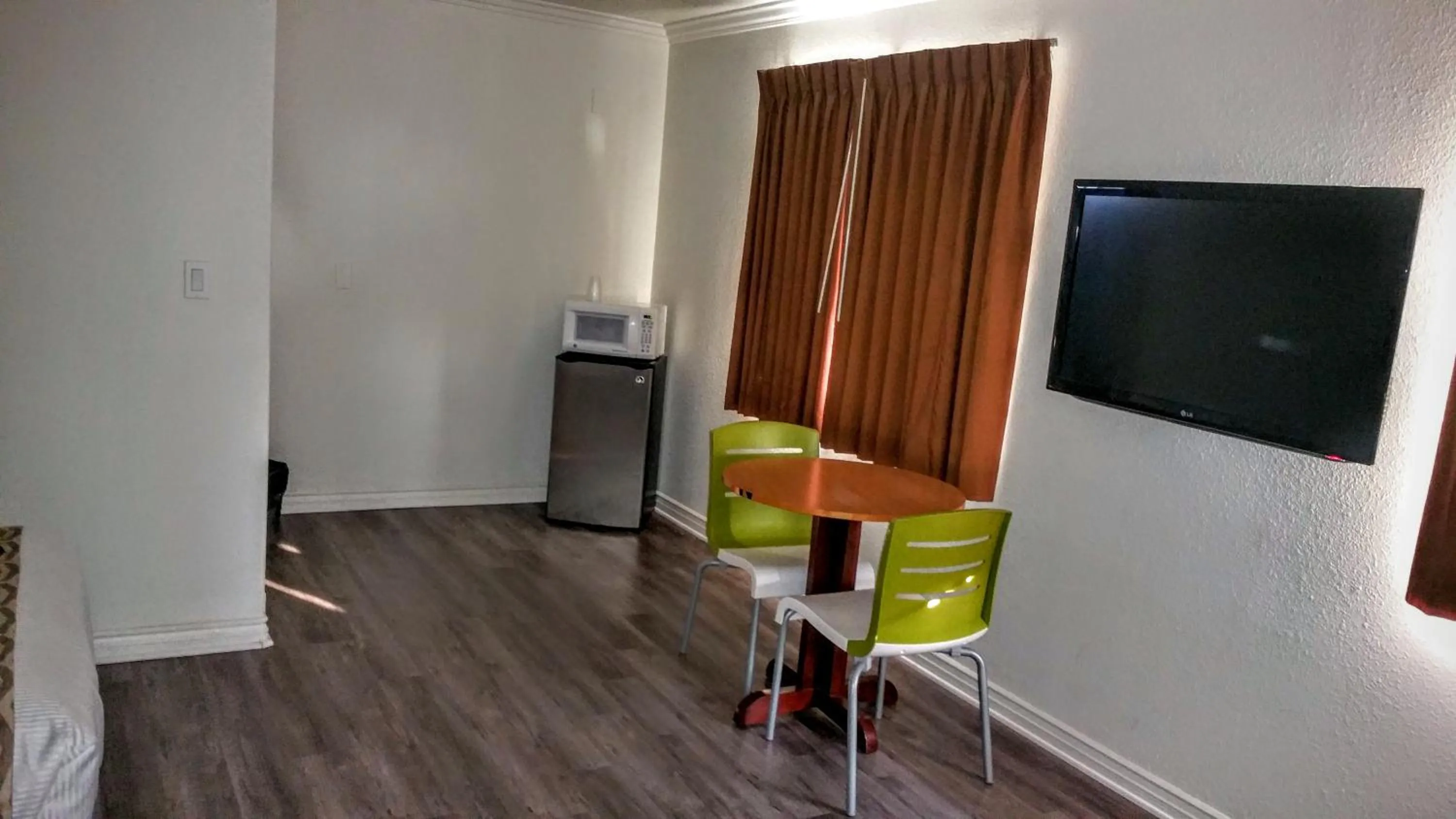 TV and multimedia in Jewel City Inn