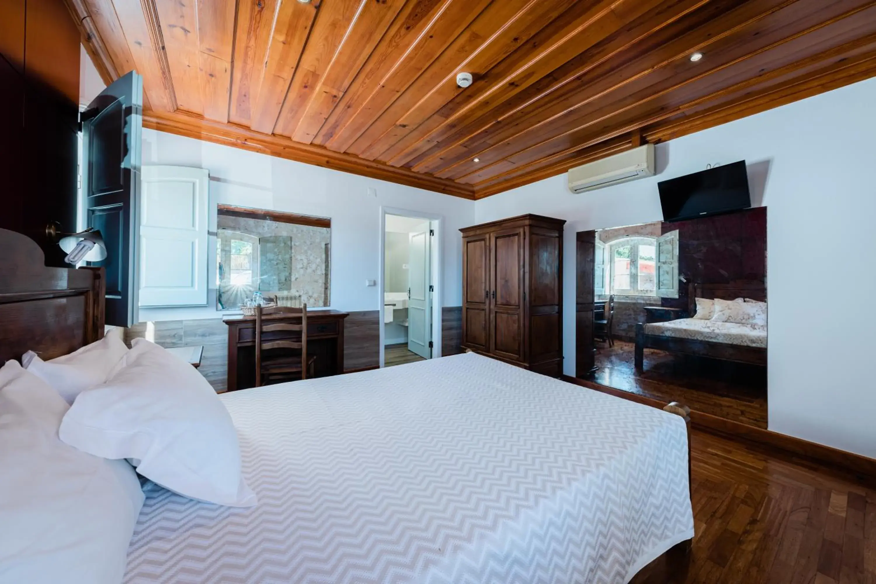 Superior Double Room in Pátio da Figueira Superior Double Room in Pátio da Figueira