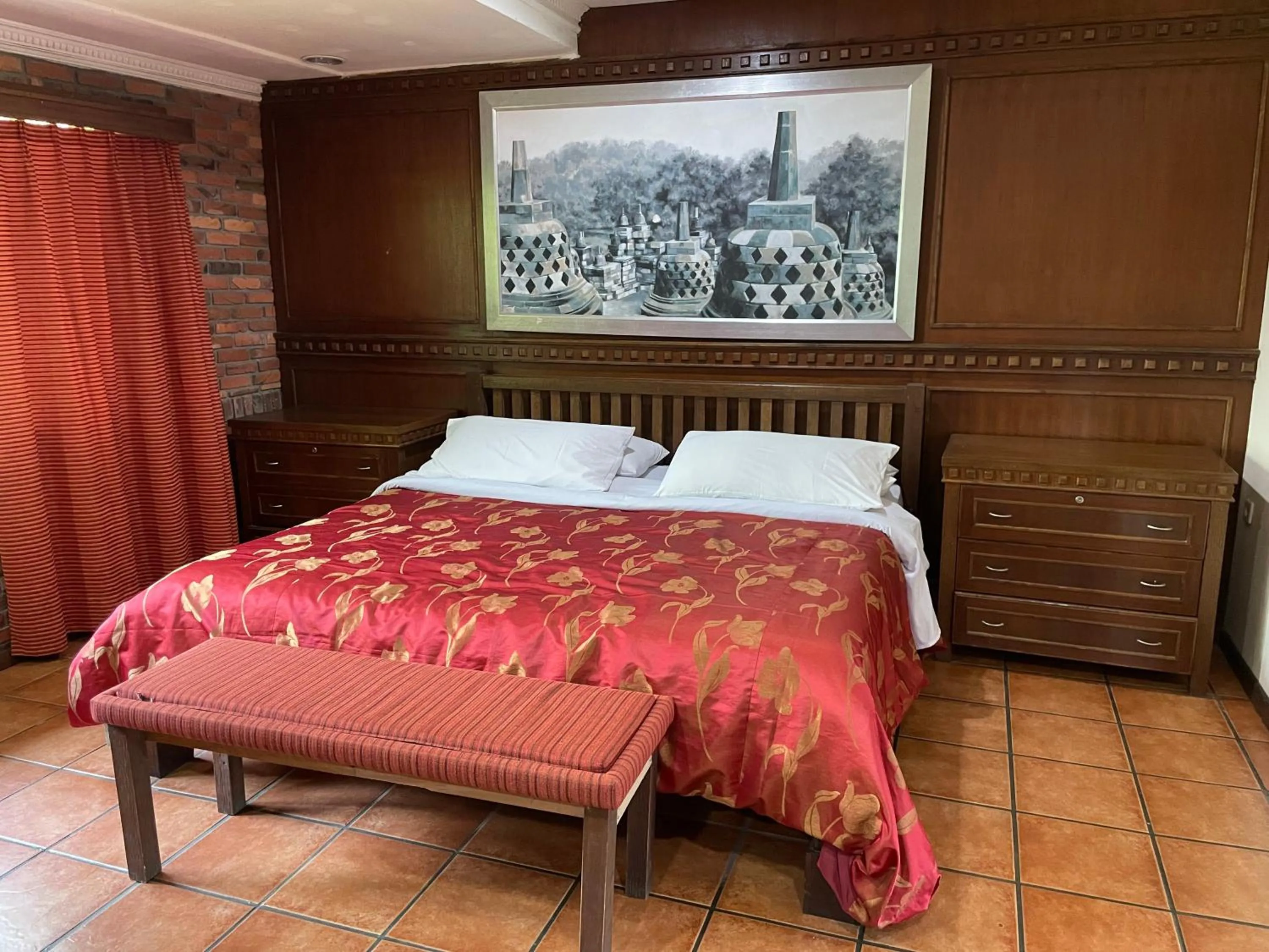 Bed in The Pinewood Lodge and Organic Farm