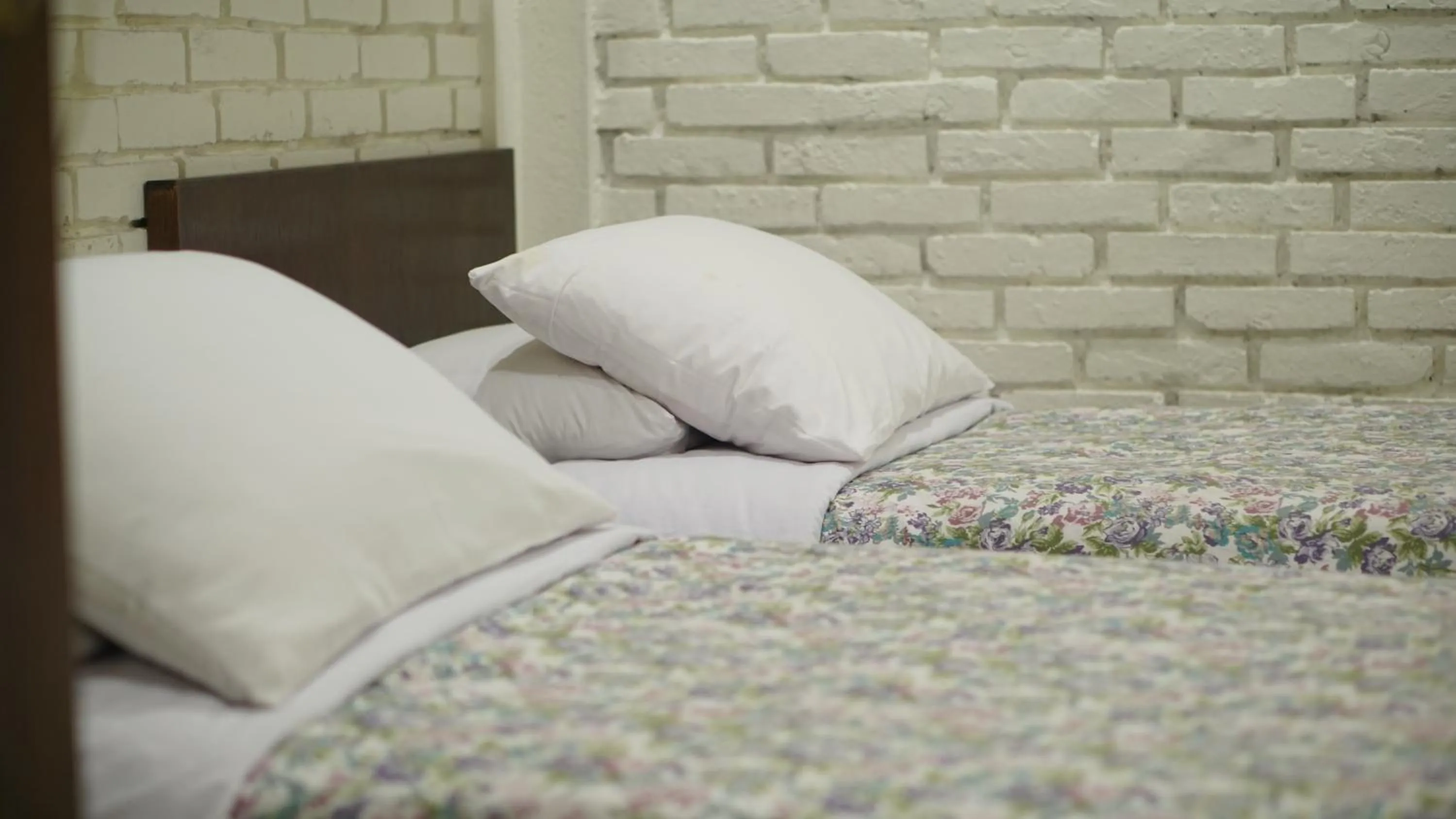 Bed in The Pinewood Lodge and Organic Farm