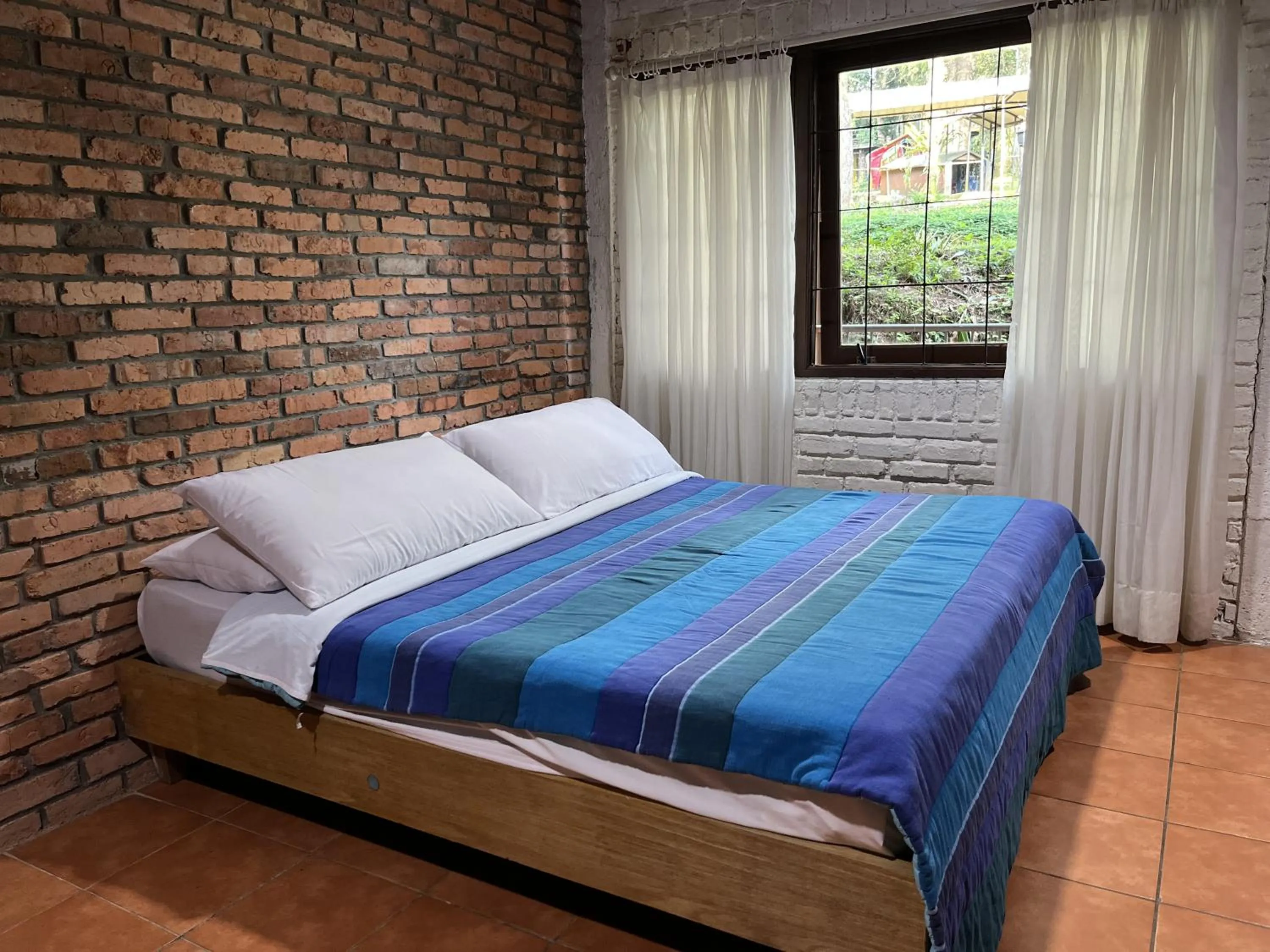 Bed in The Pinewood Lodge and Organic Farm