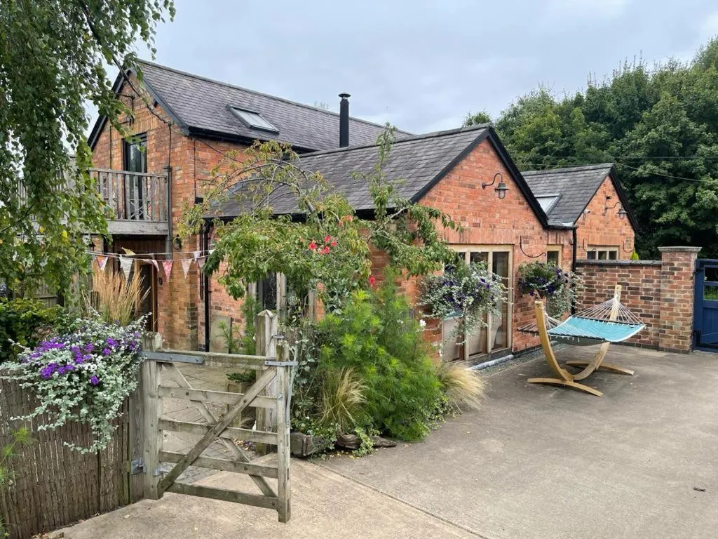 Property building in Bybrook Barn Bed & Breakfast