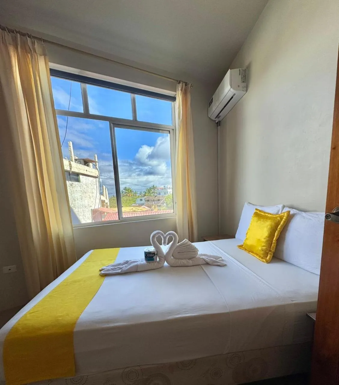 Bathroom, Bed in El Rincón de George